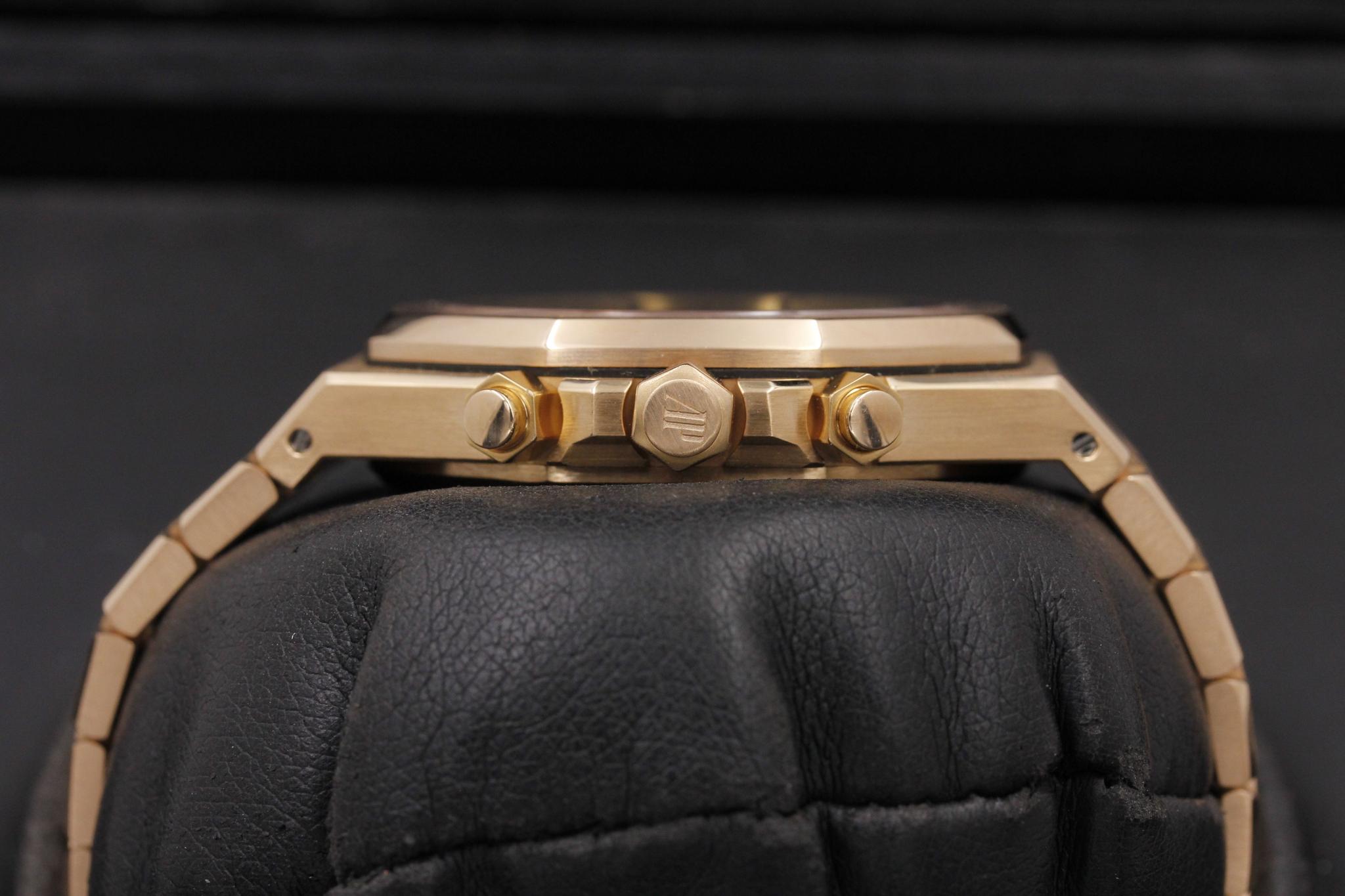 Watch Image 3