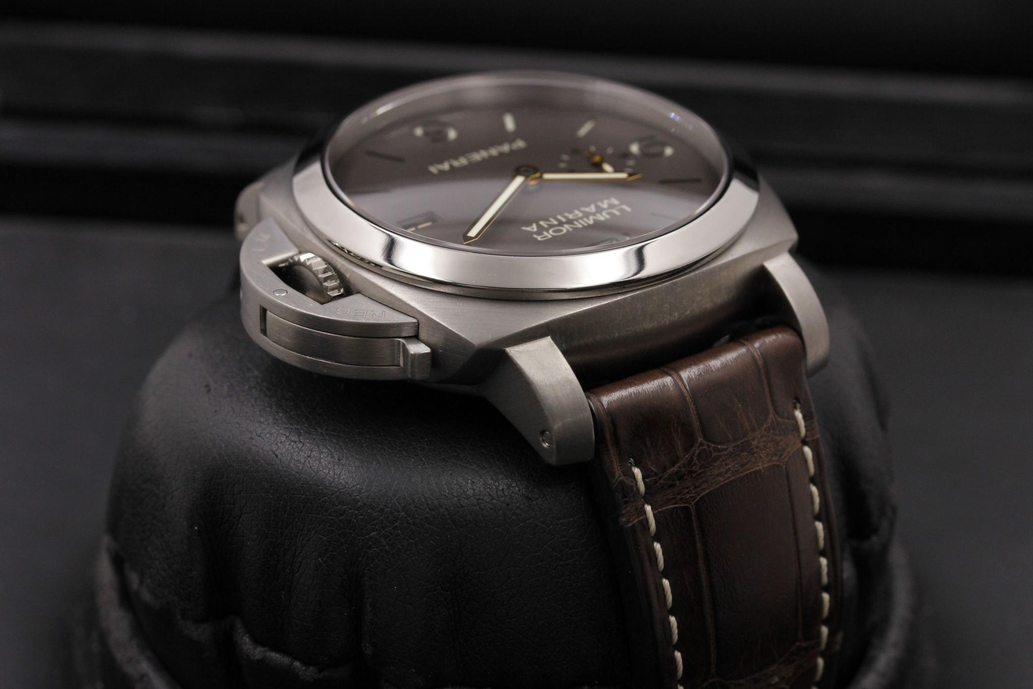 Watch Image 4