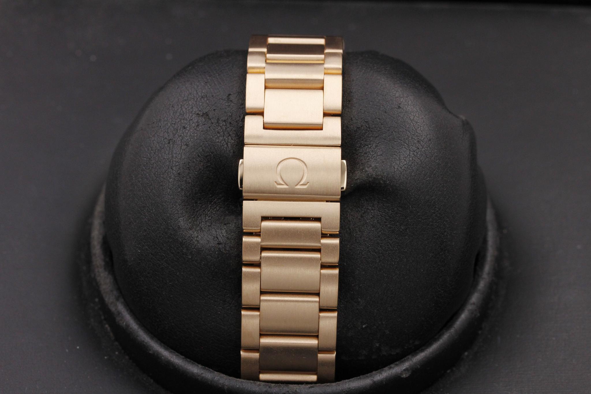 Watch Image 8