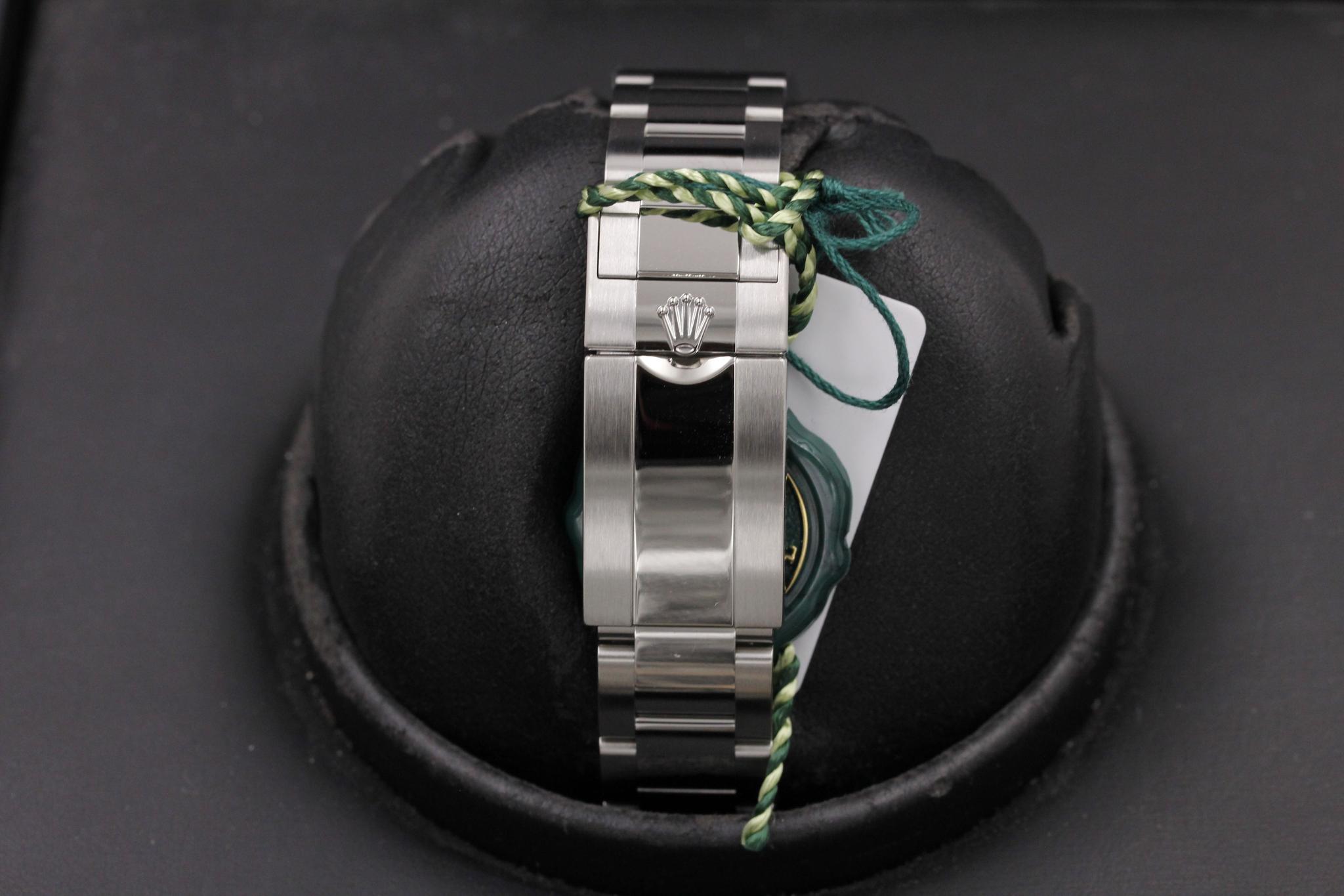 Watch Image 8