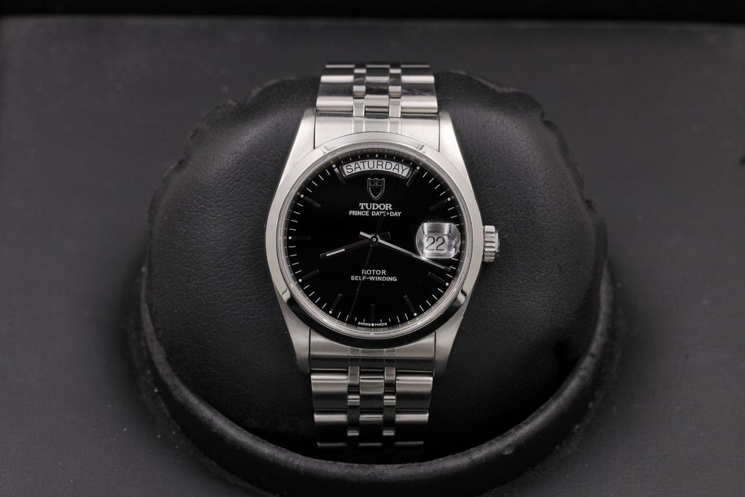 Tudor Date Day 76200