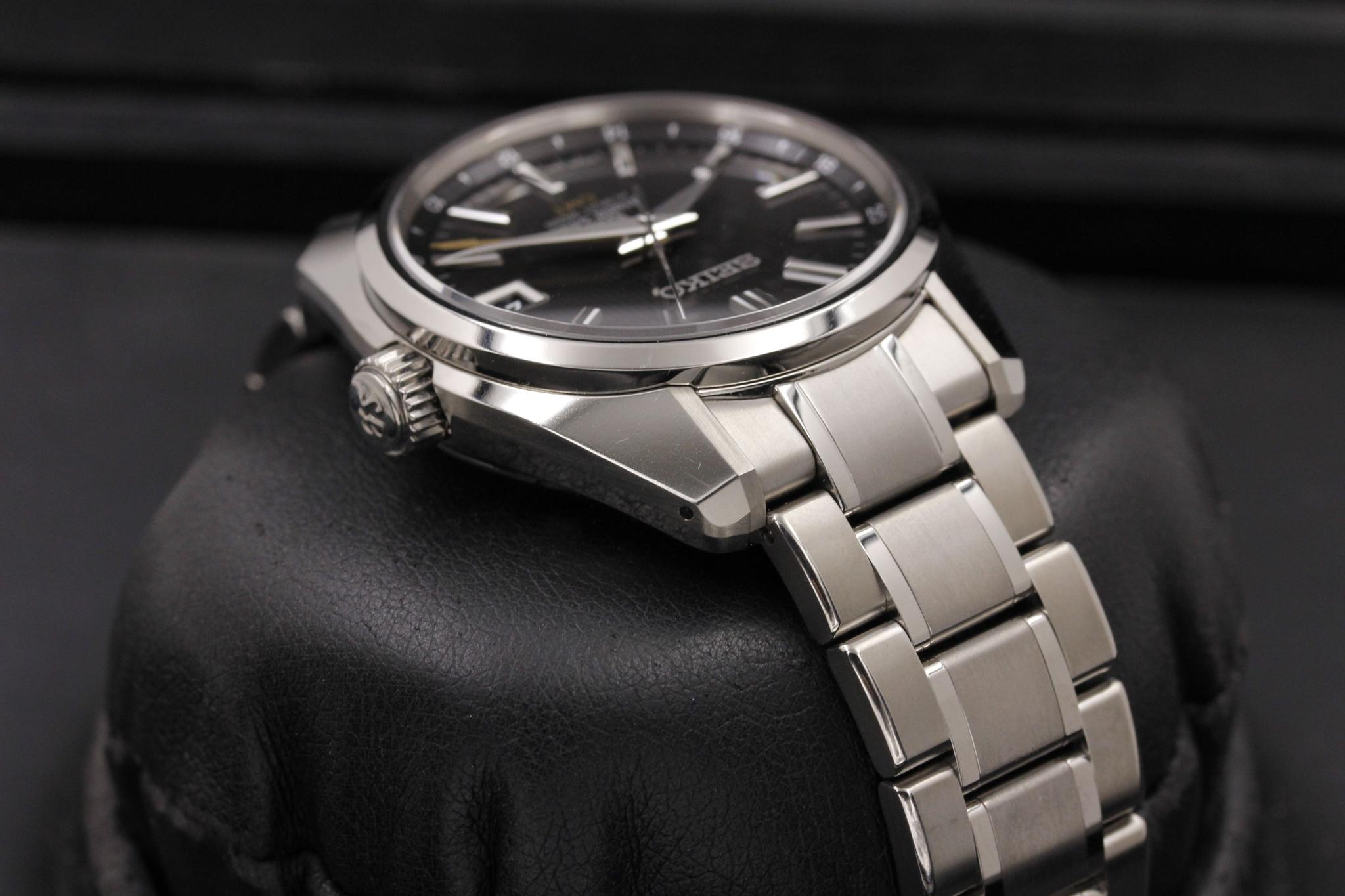 Watch Image 4