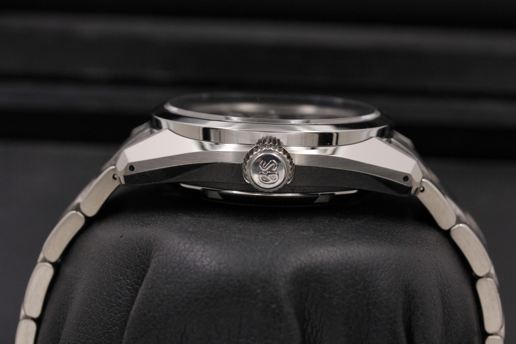 Watch Image 3