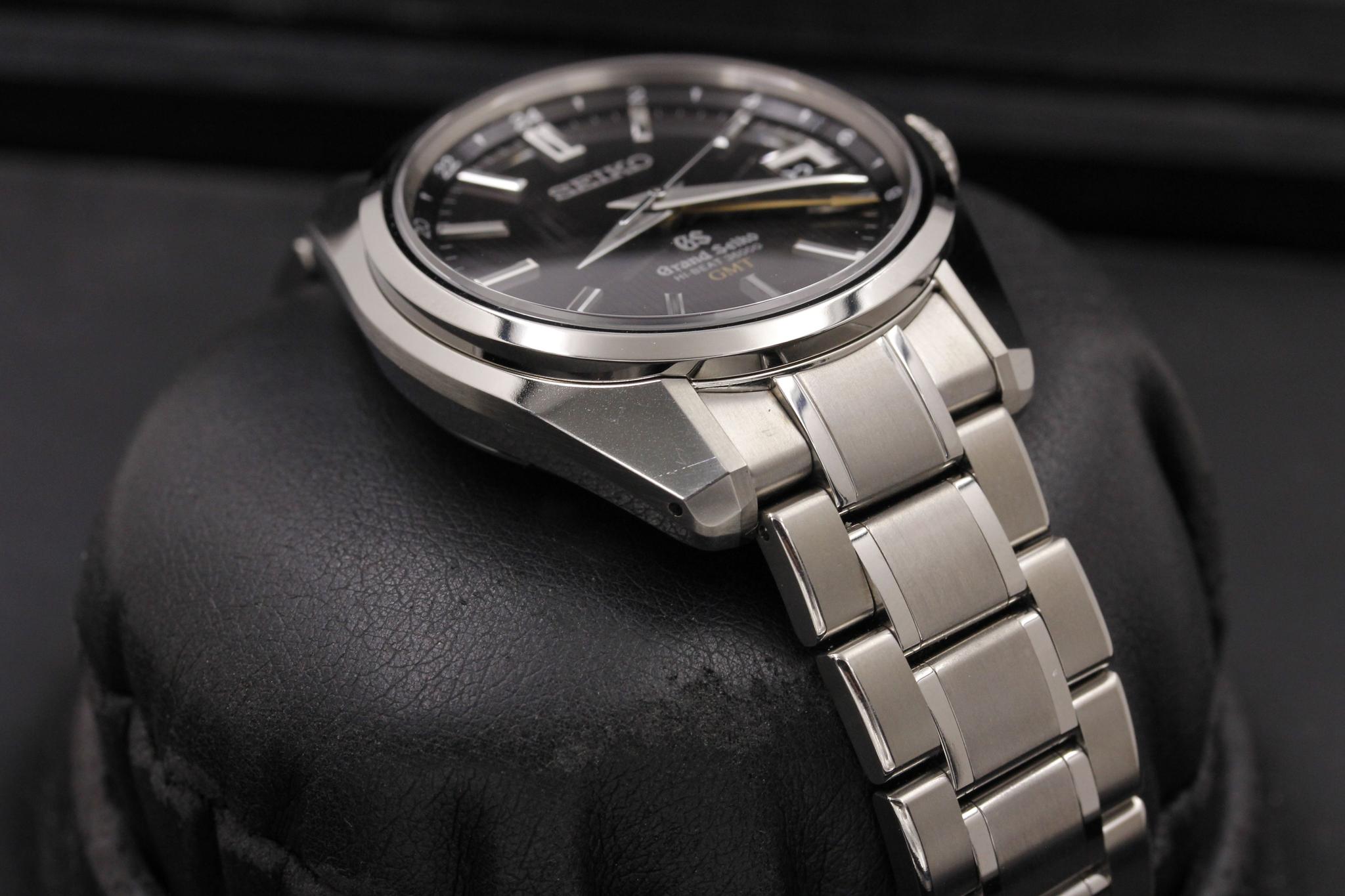 Watch Image 6