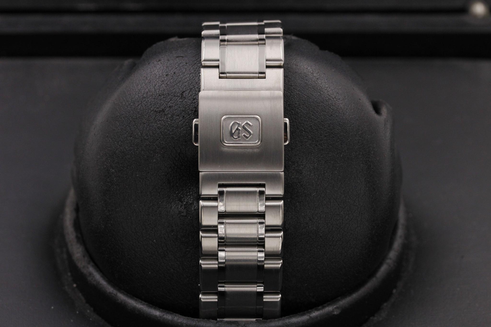 Watch Image 8