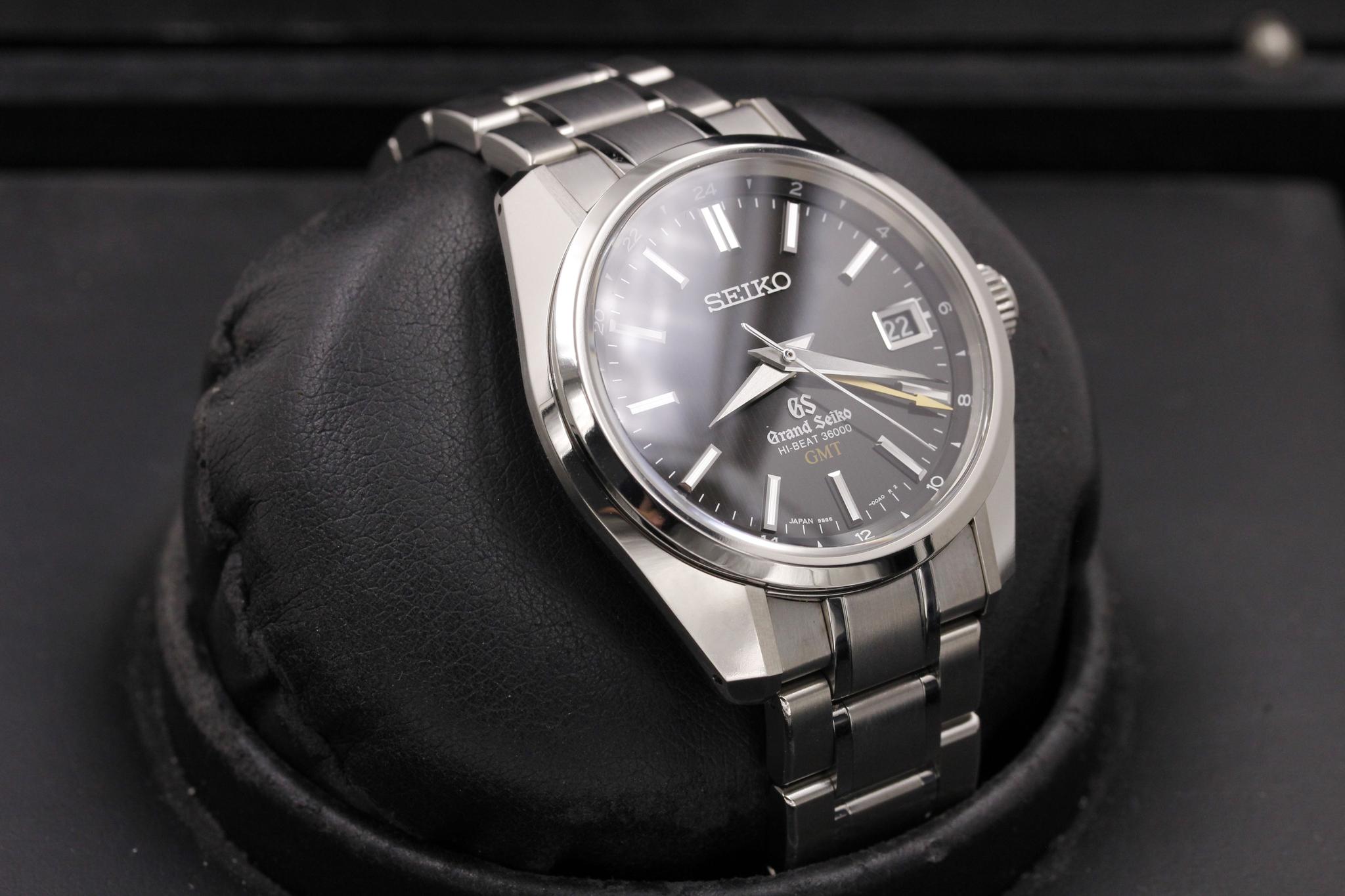Watch Image 10