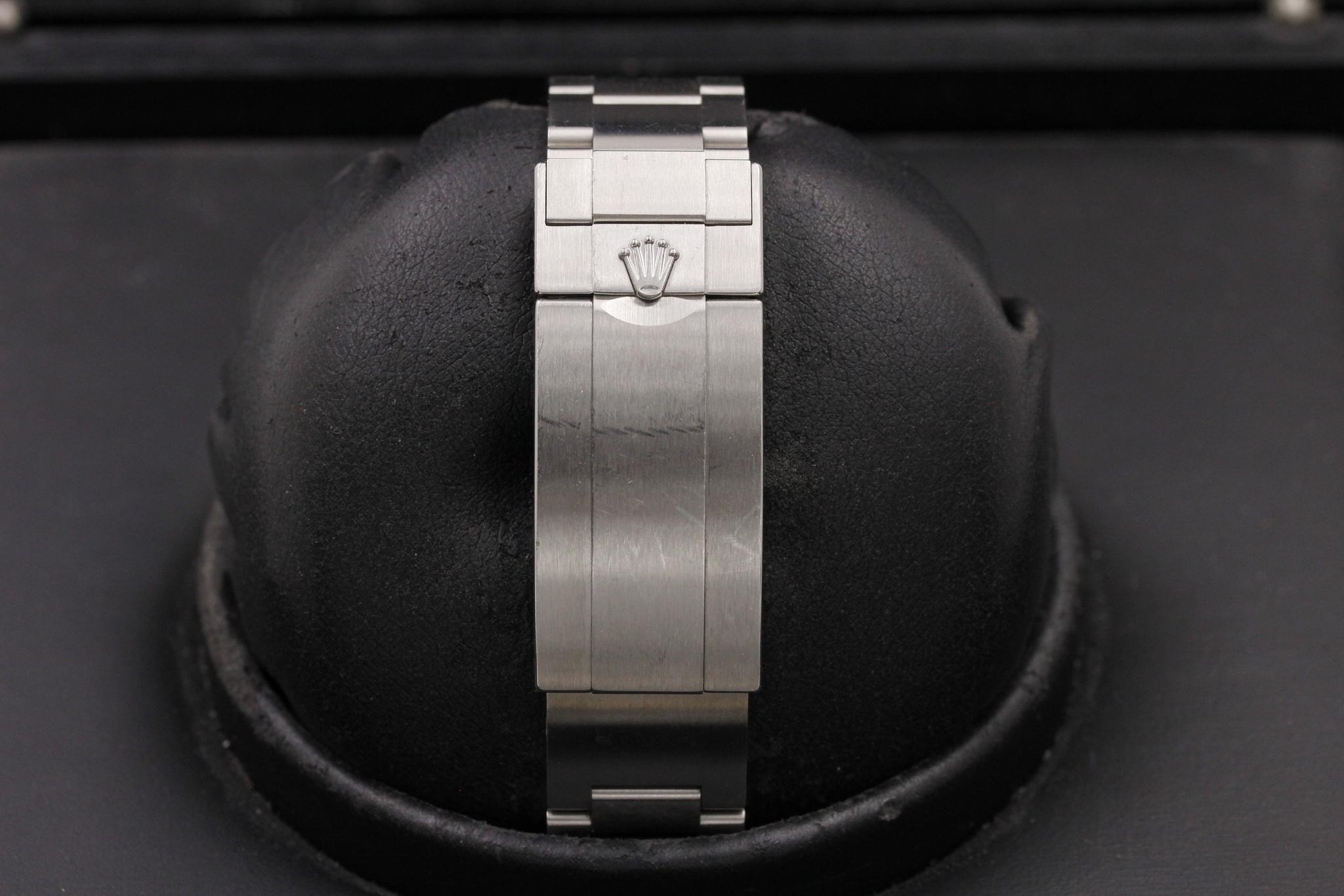 Watch Image 9