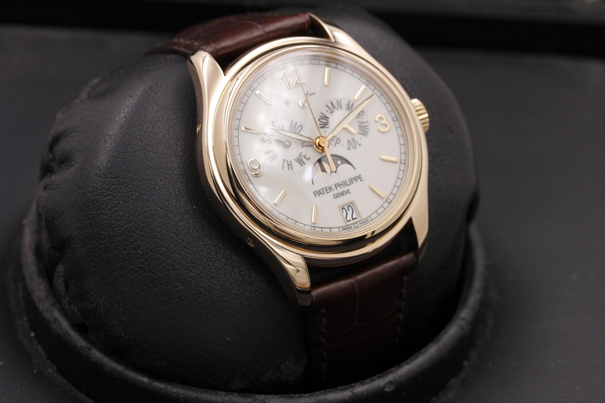 Watch Image 11