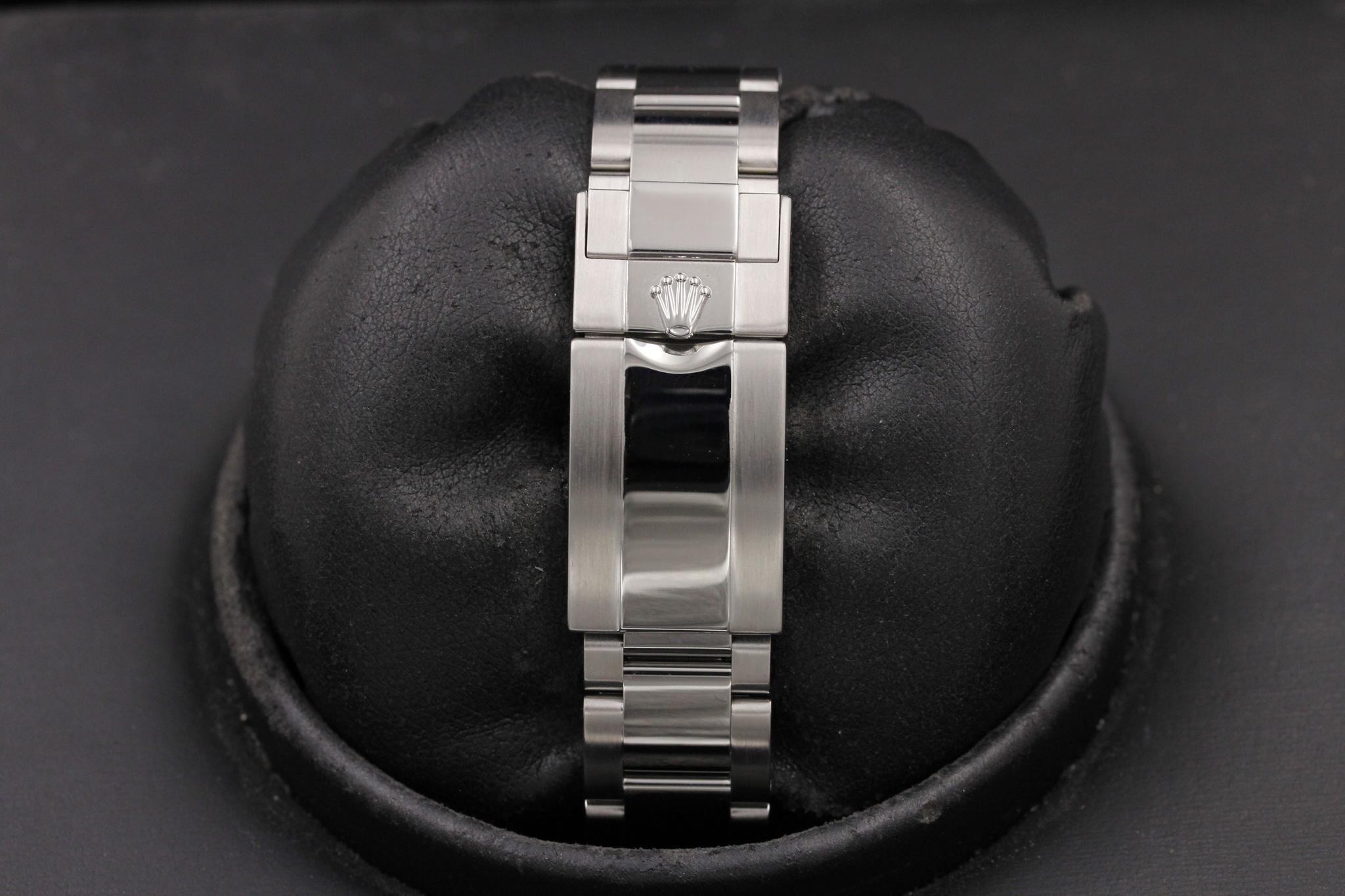 Watch Image 8