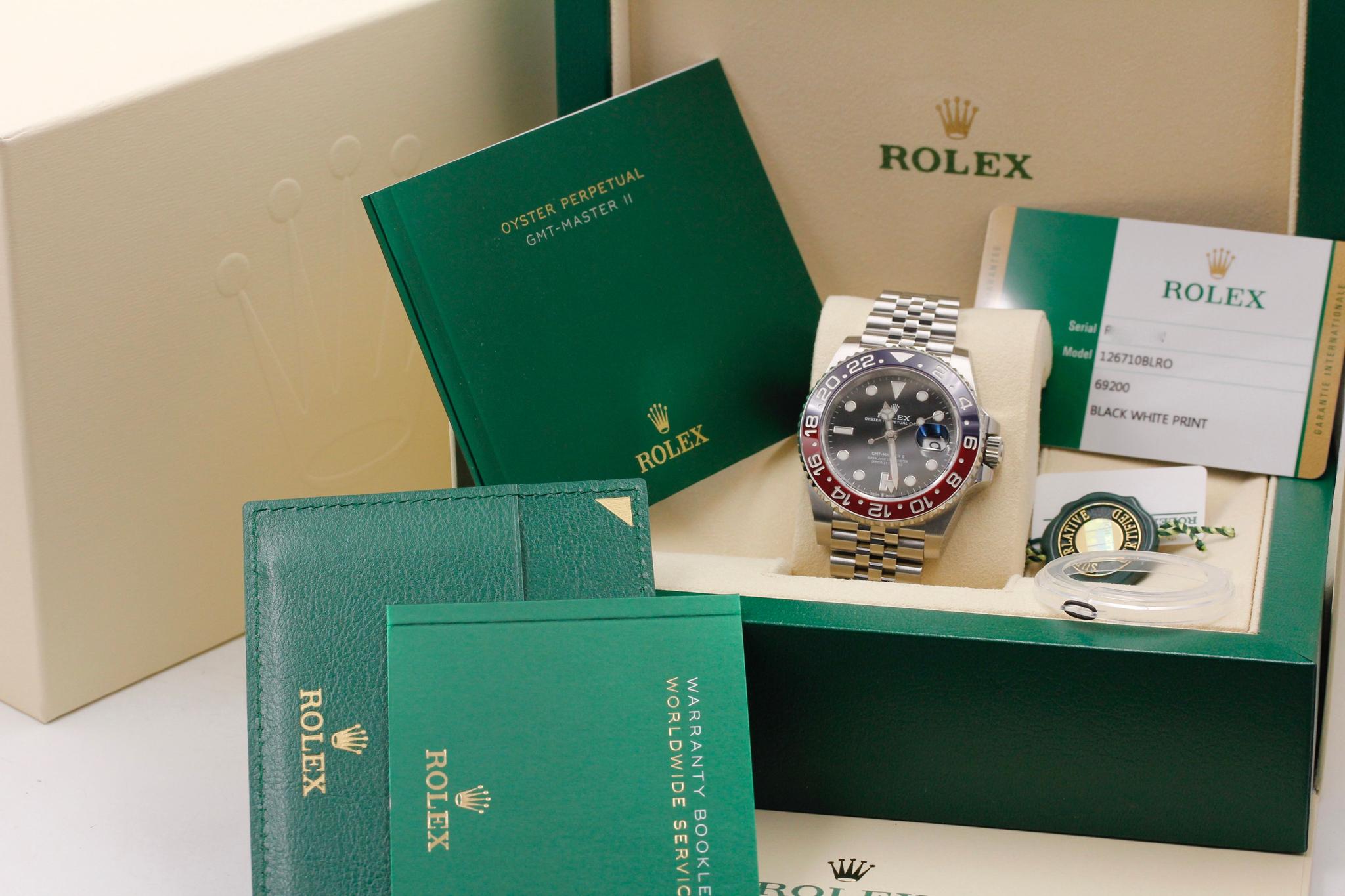 Watch Image 11