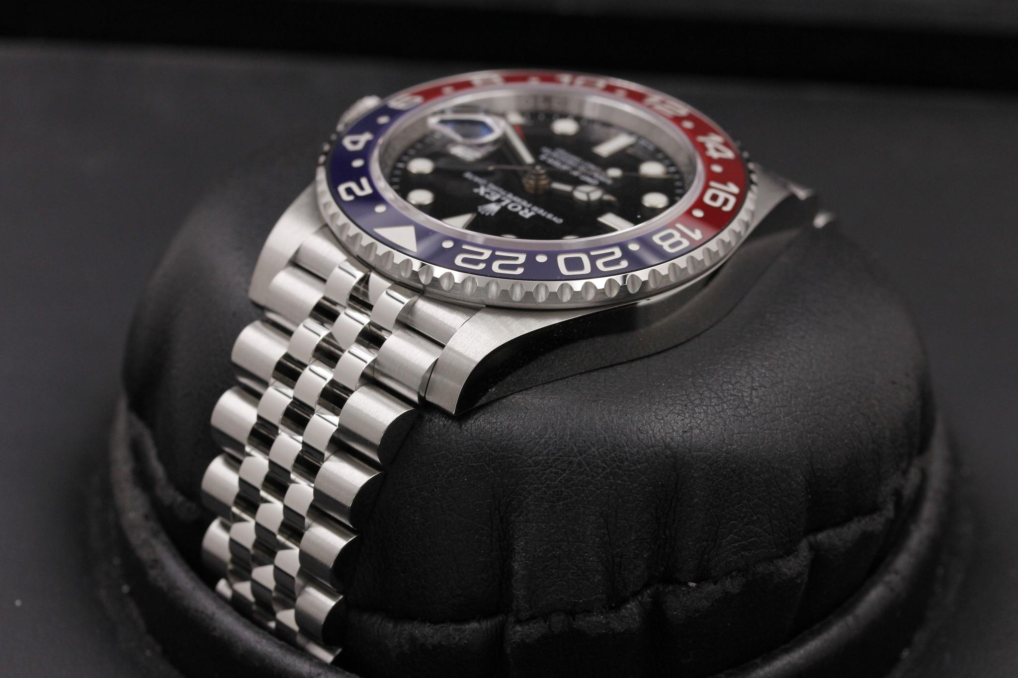 Watch Image 5