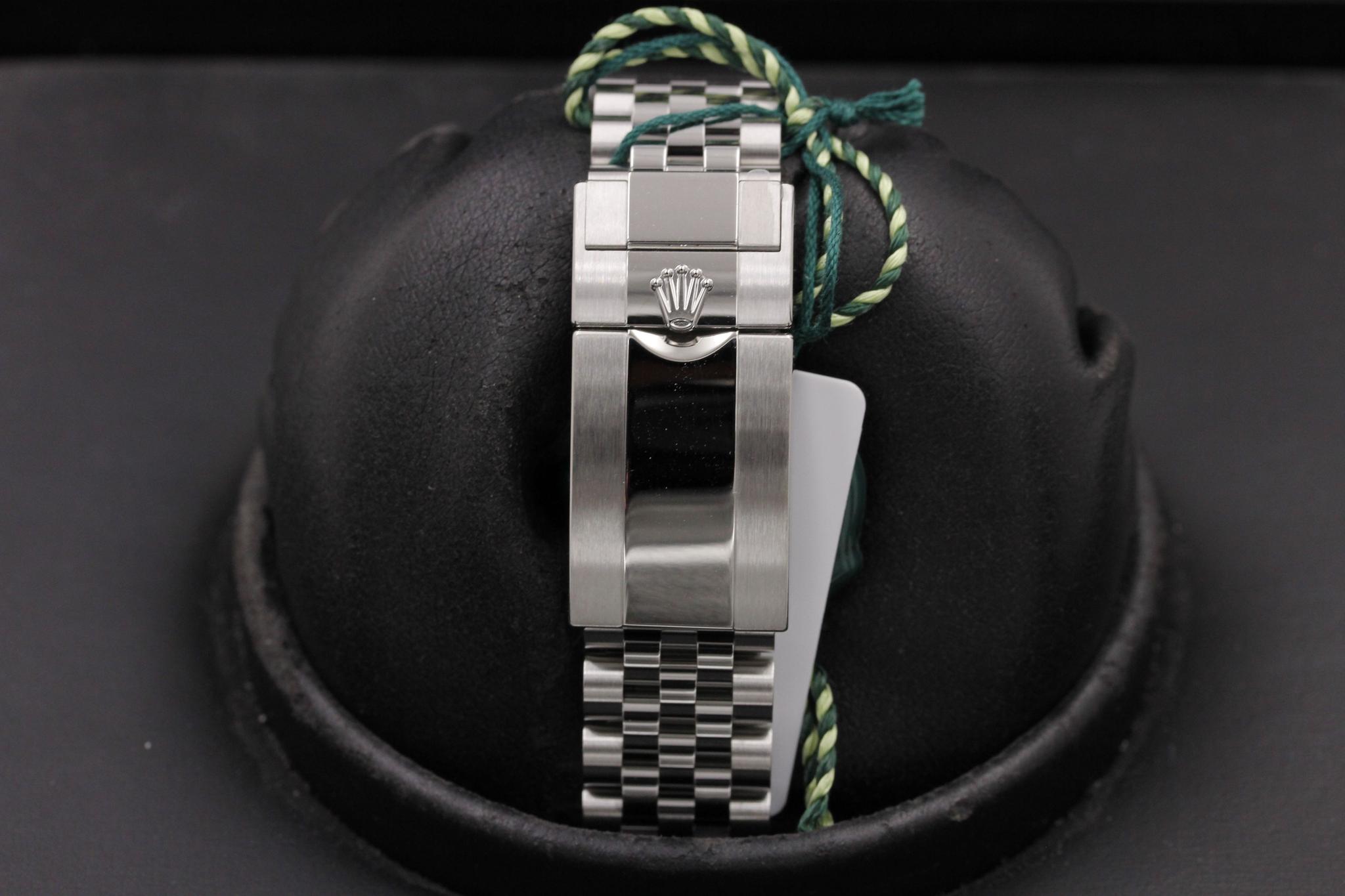 Watch Image 8