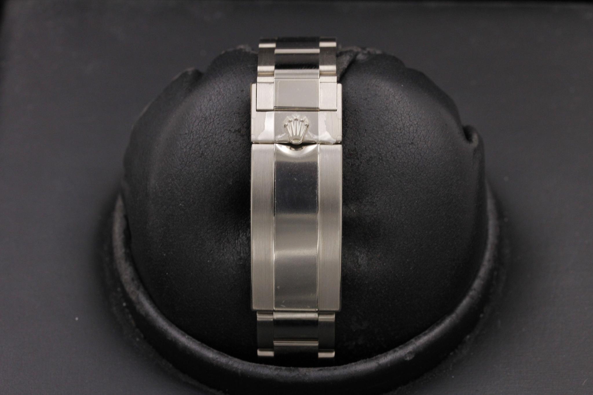Watch Image 8