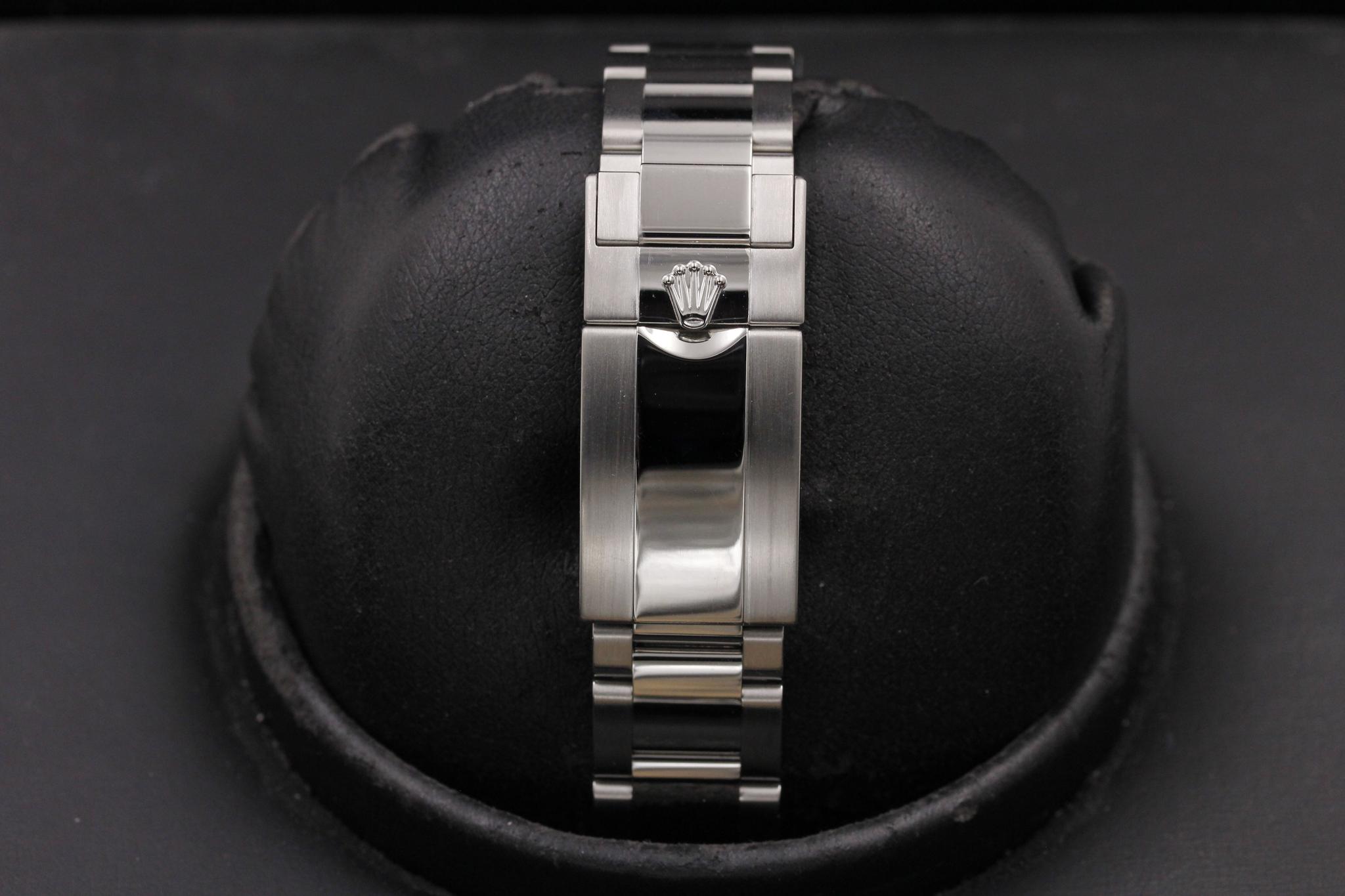 Watch Image 8