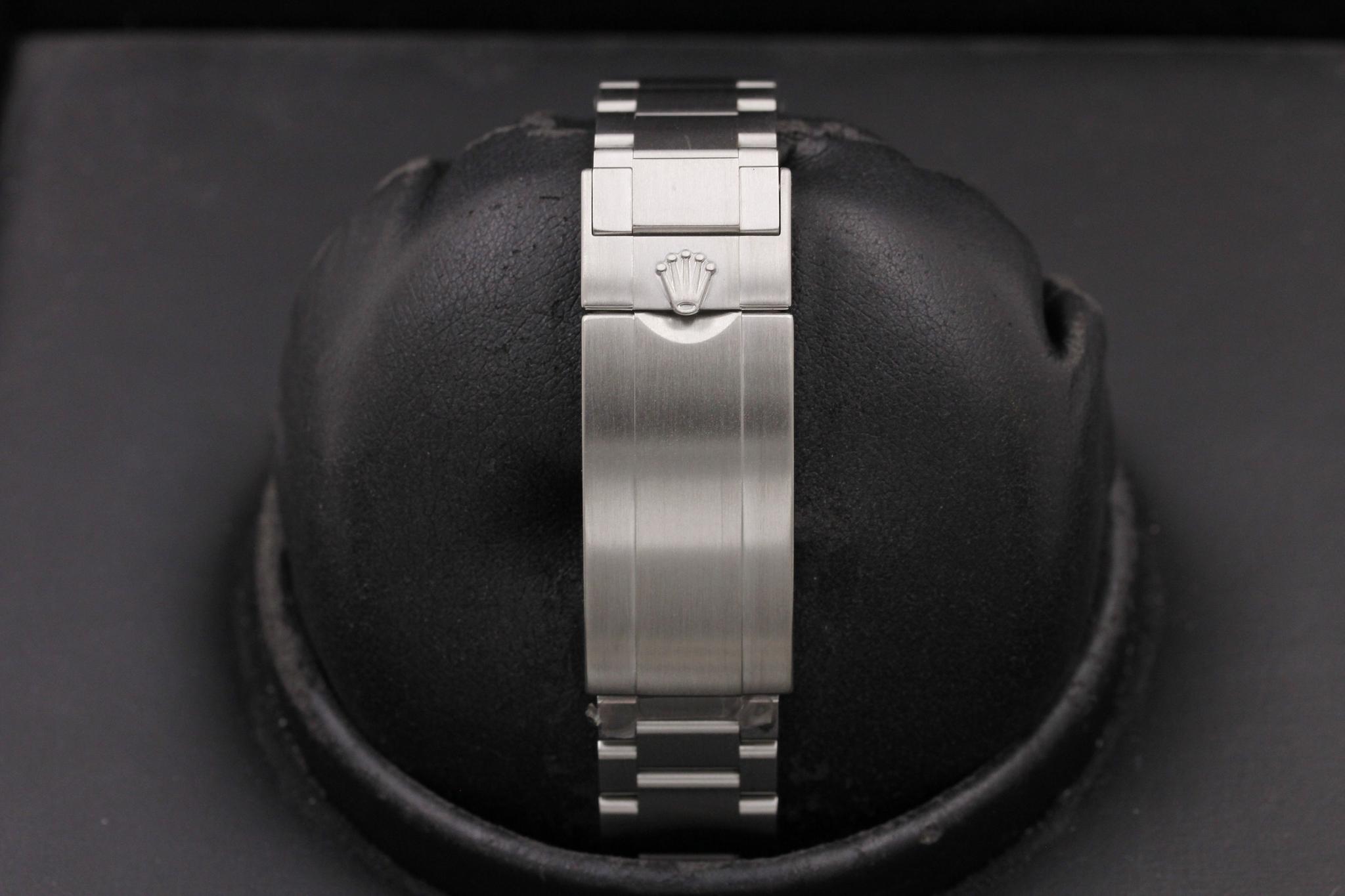 Watch Image 8