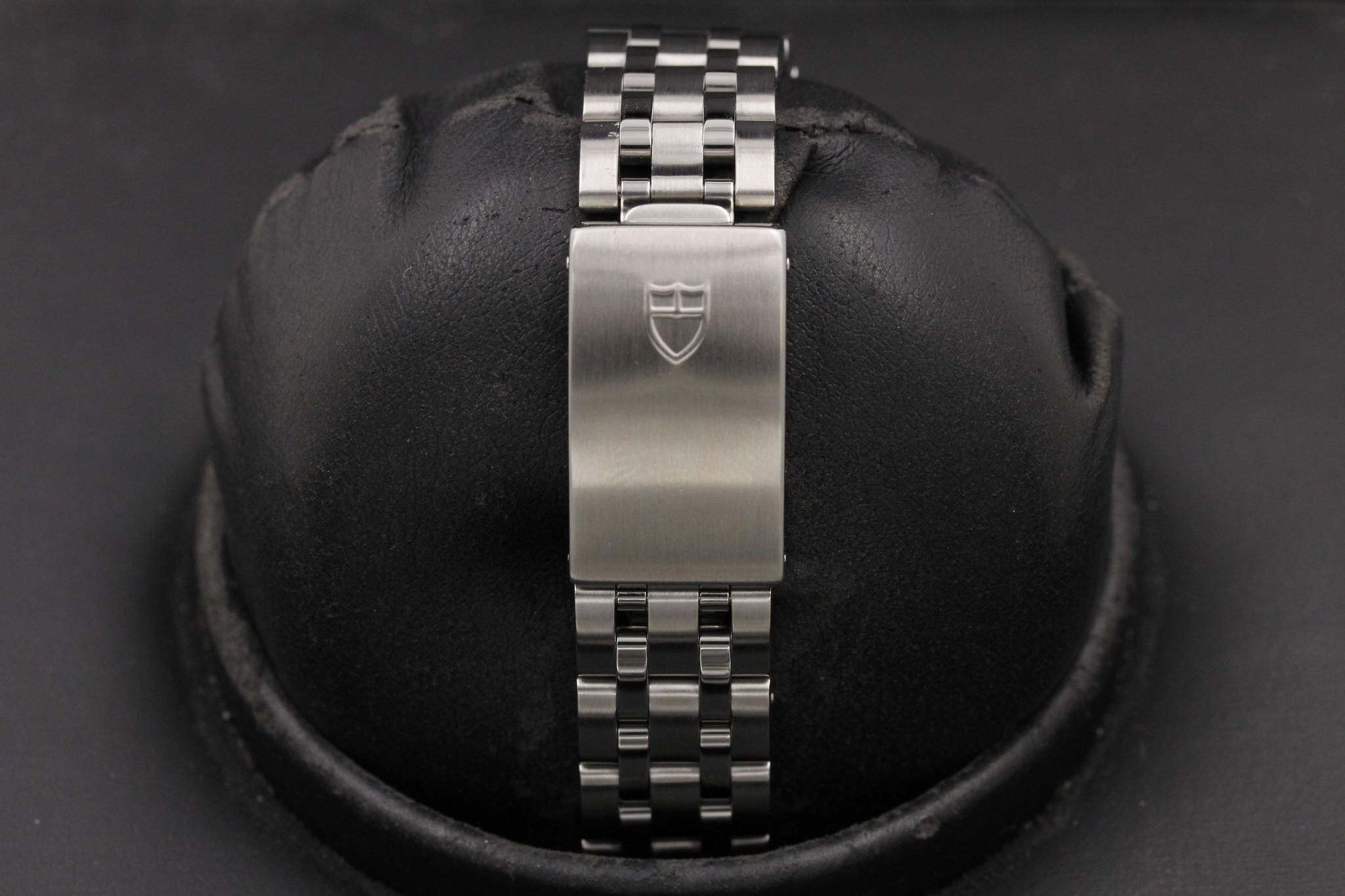 Watch Image 8