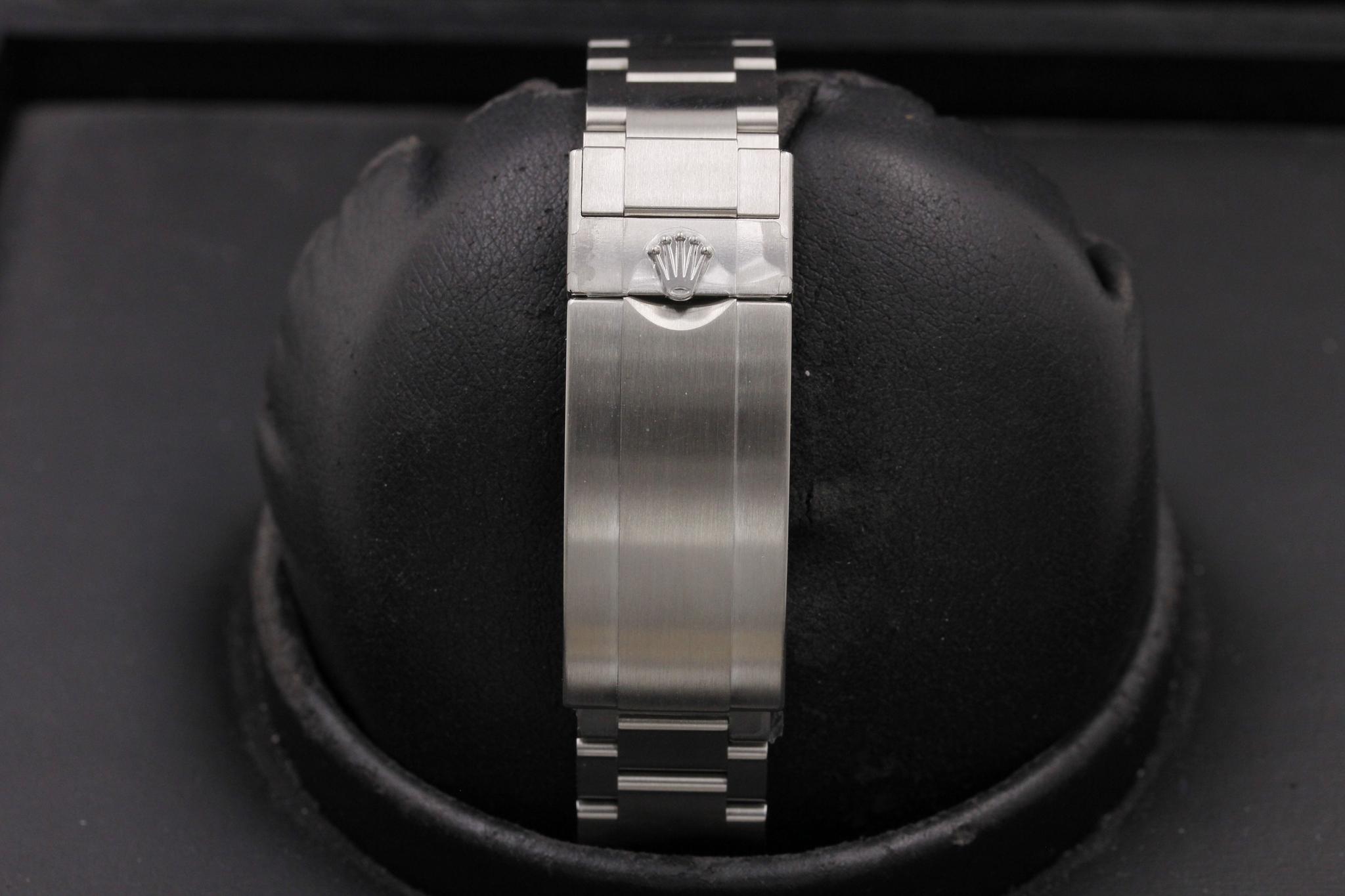 Watch Image 8