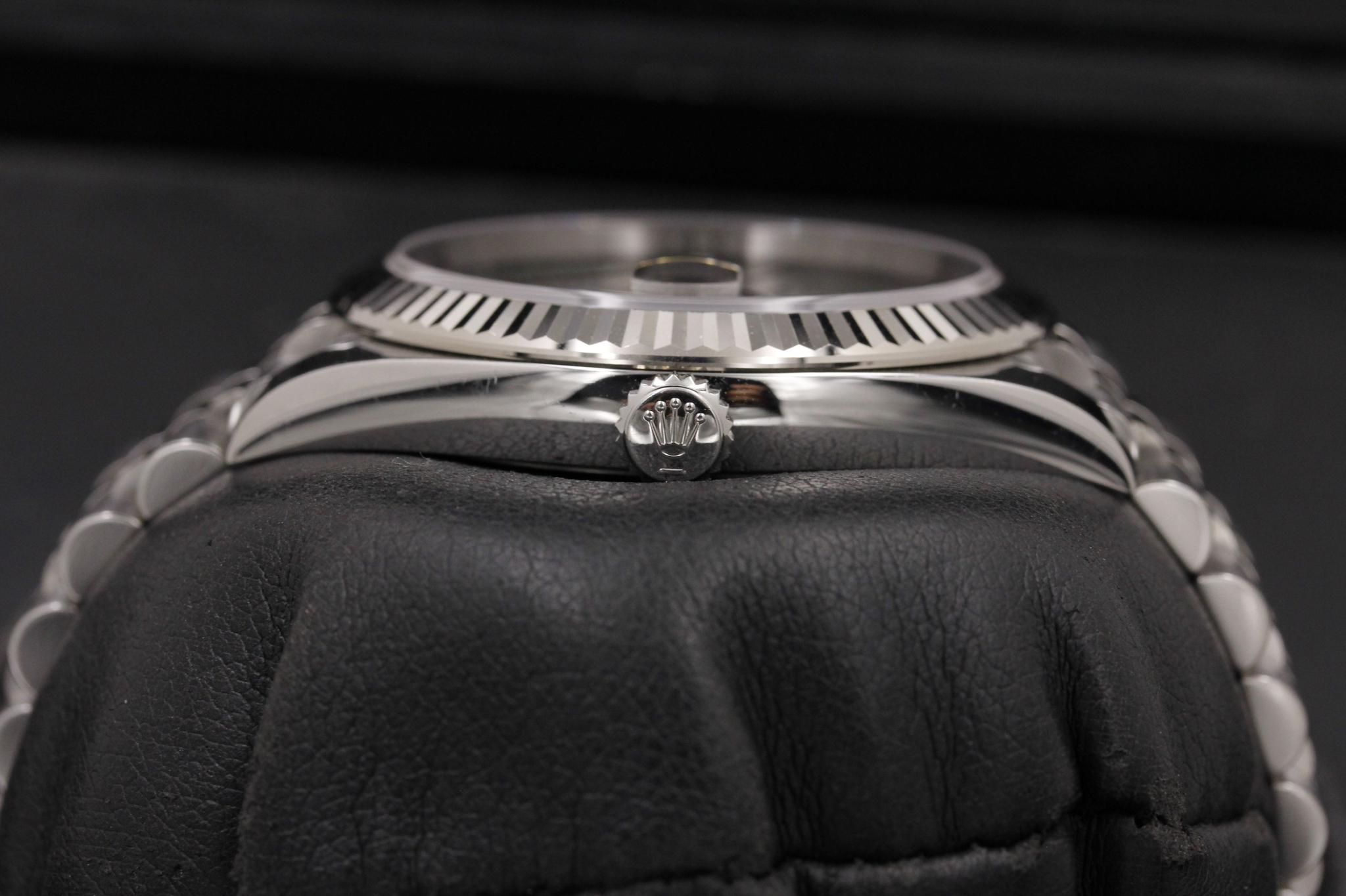 Watch Image 3