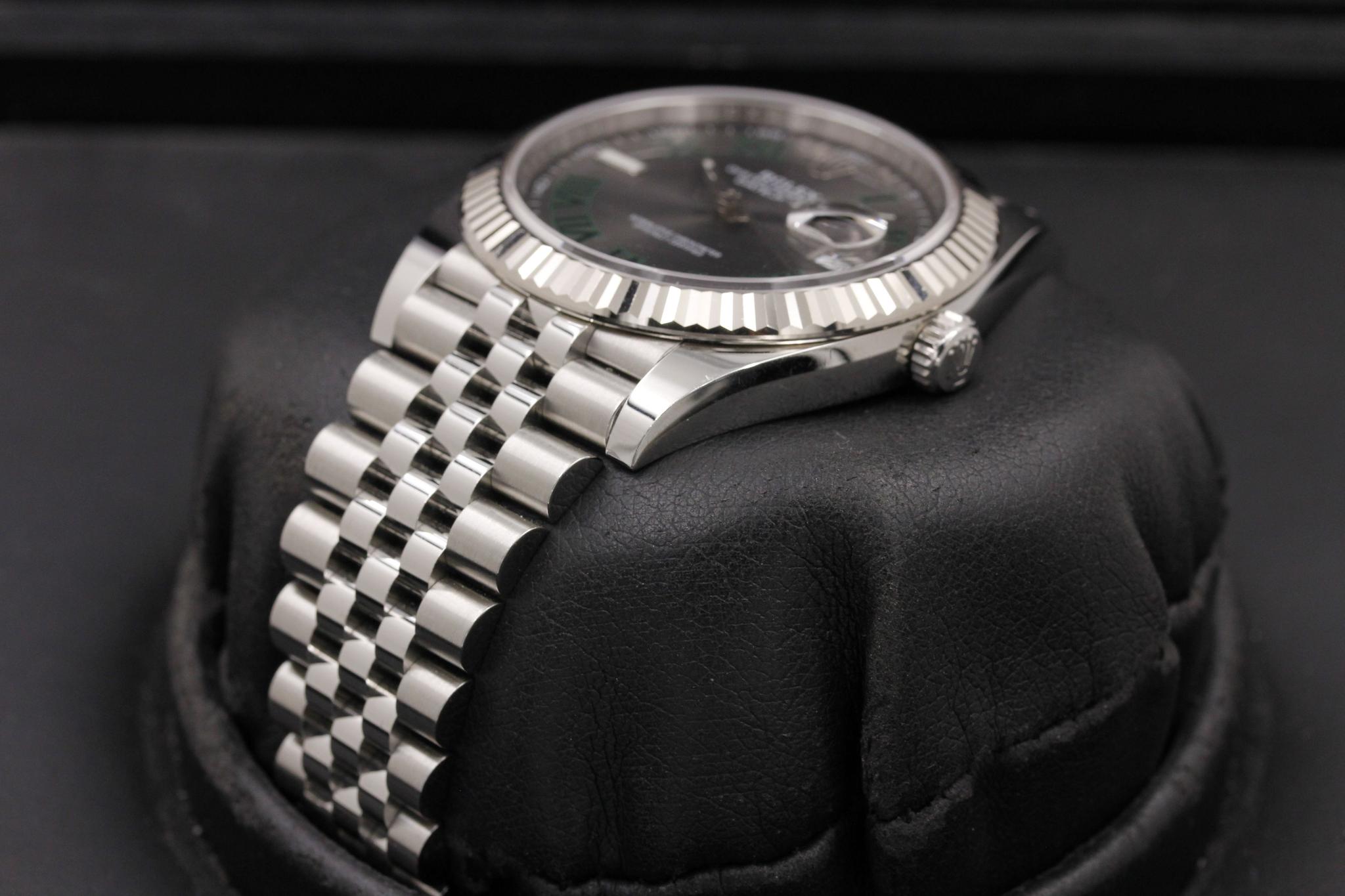 Watch Image 2
