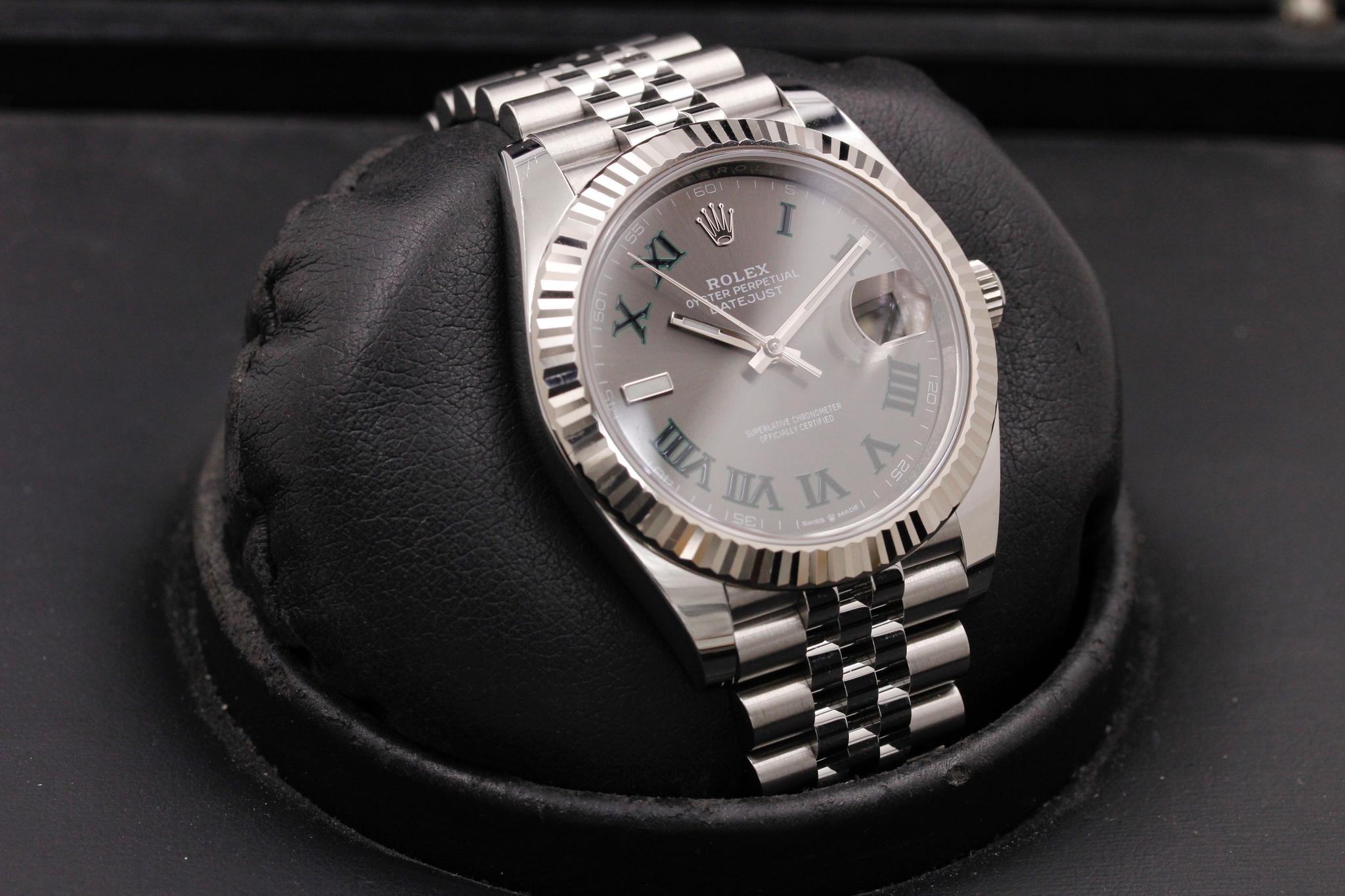Watch Image 10