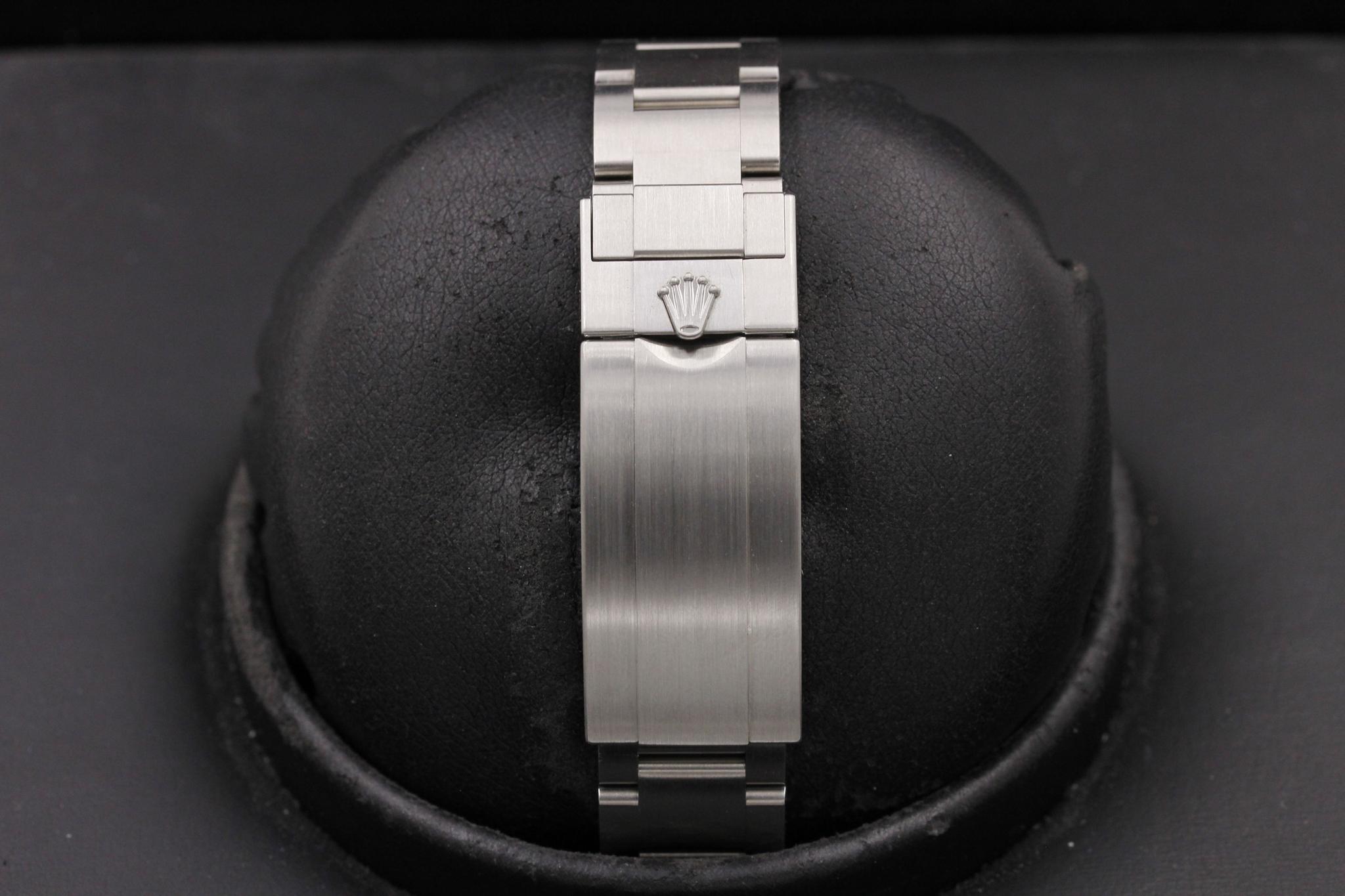 Watch Image 8