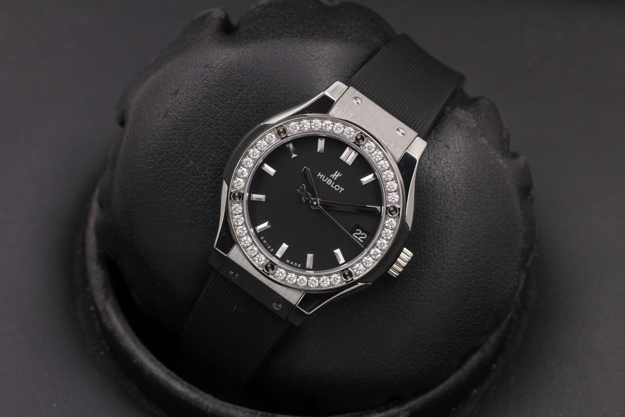 Watch Image 9