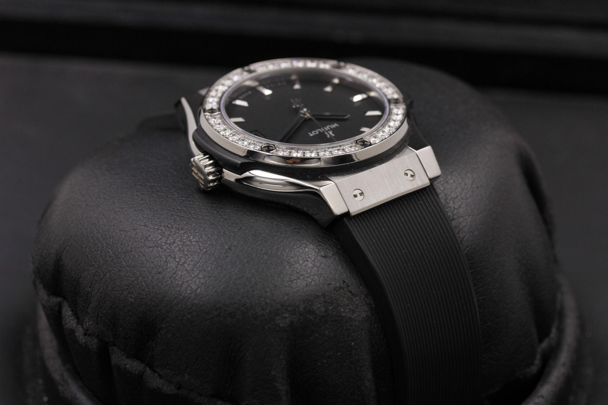 Watch Image 4