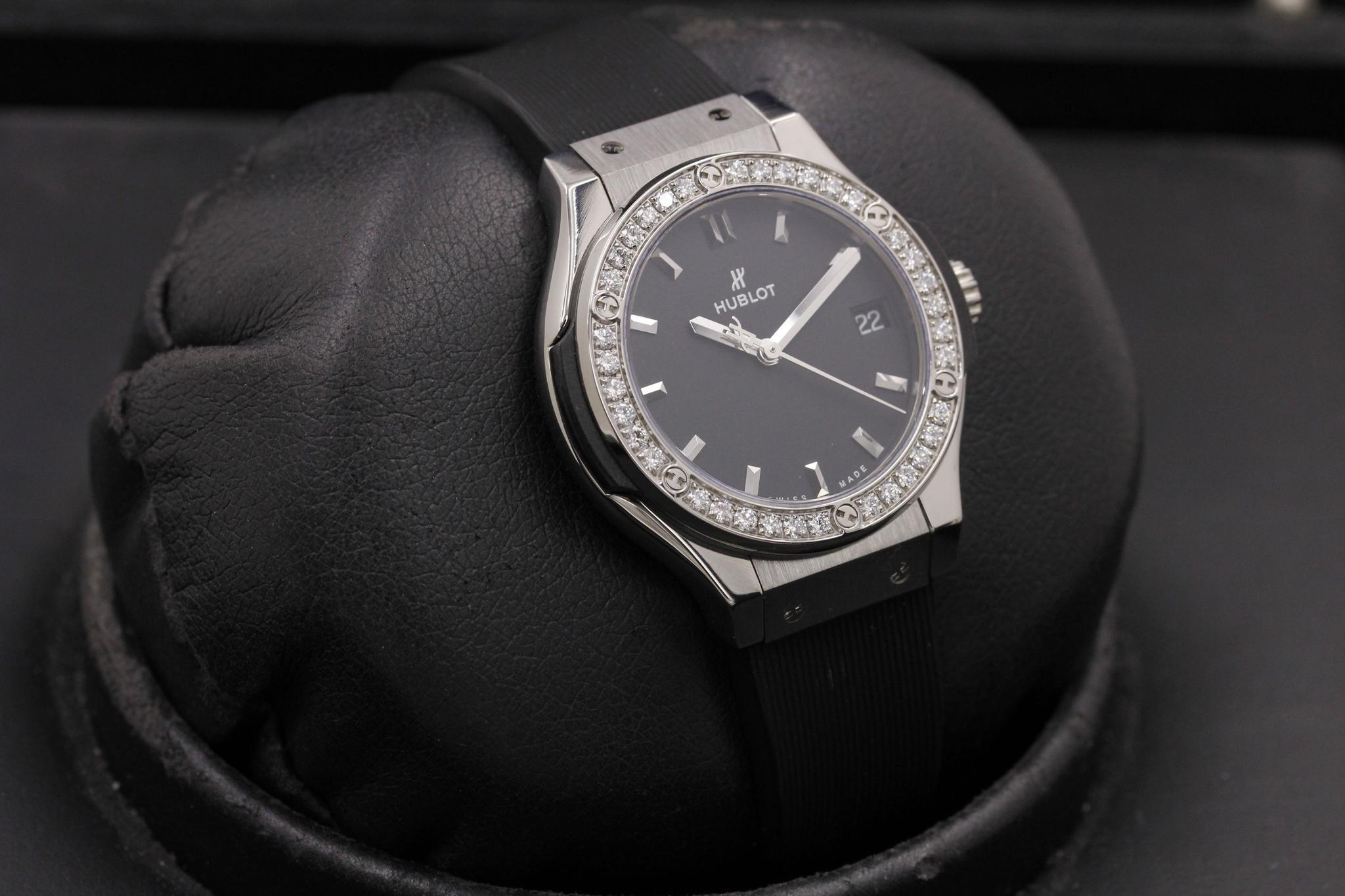 Watch Image 10