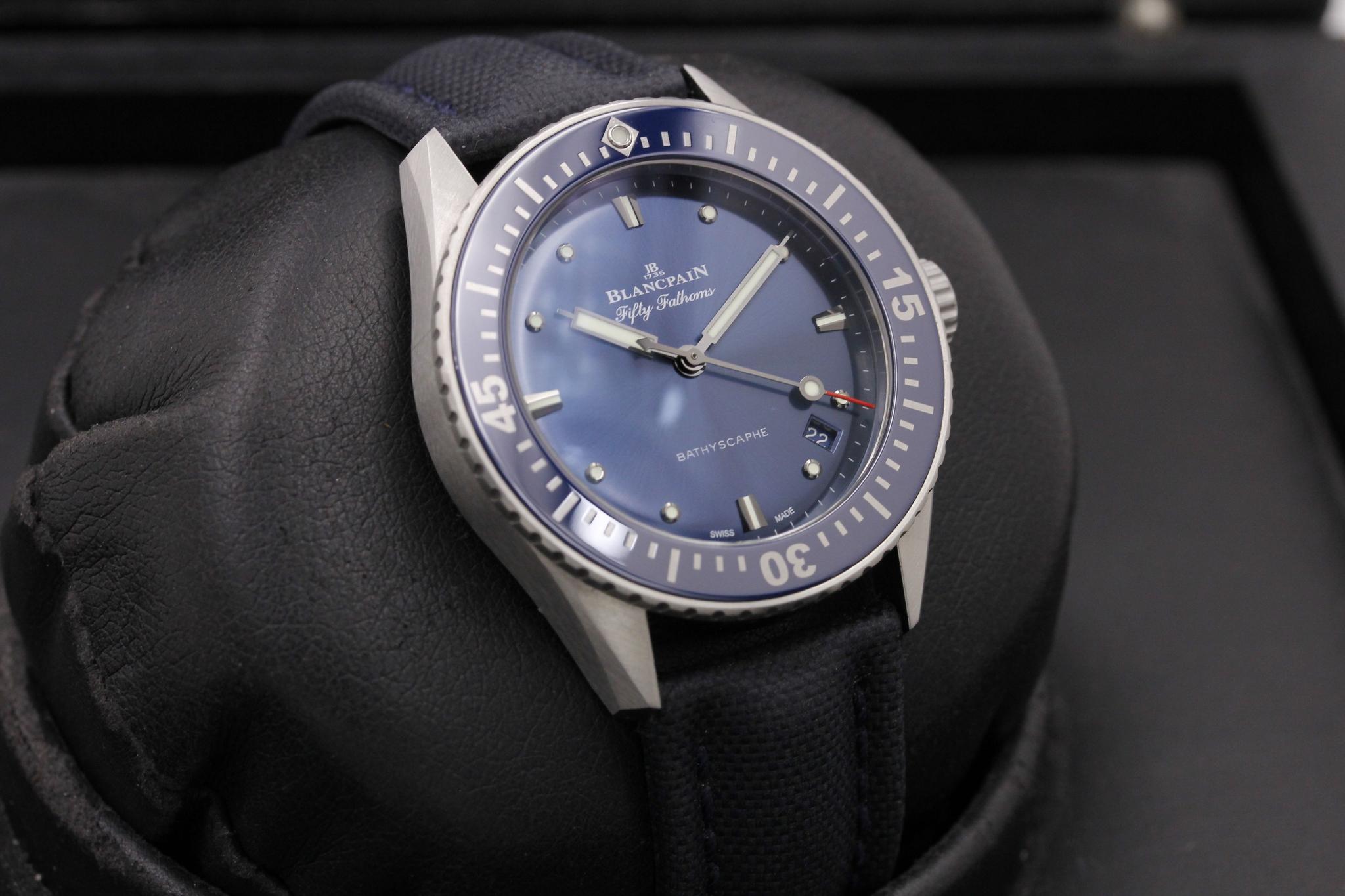 Watch Image 10