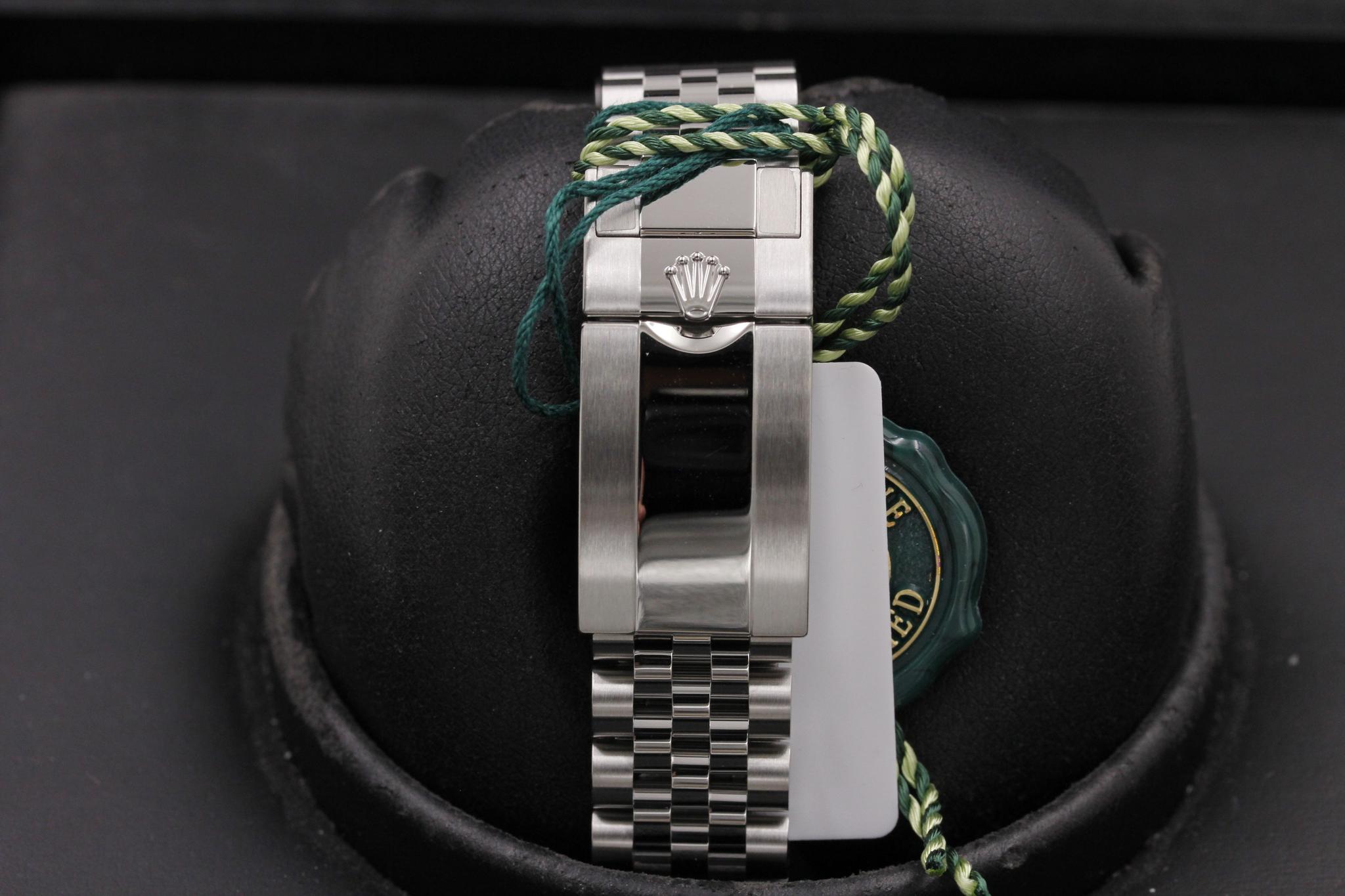 Watch Image 8