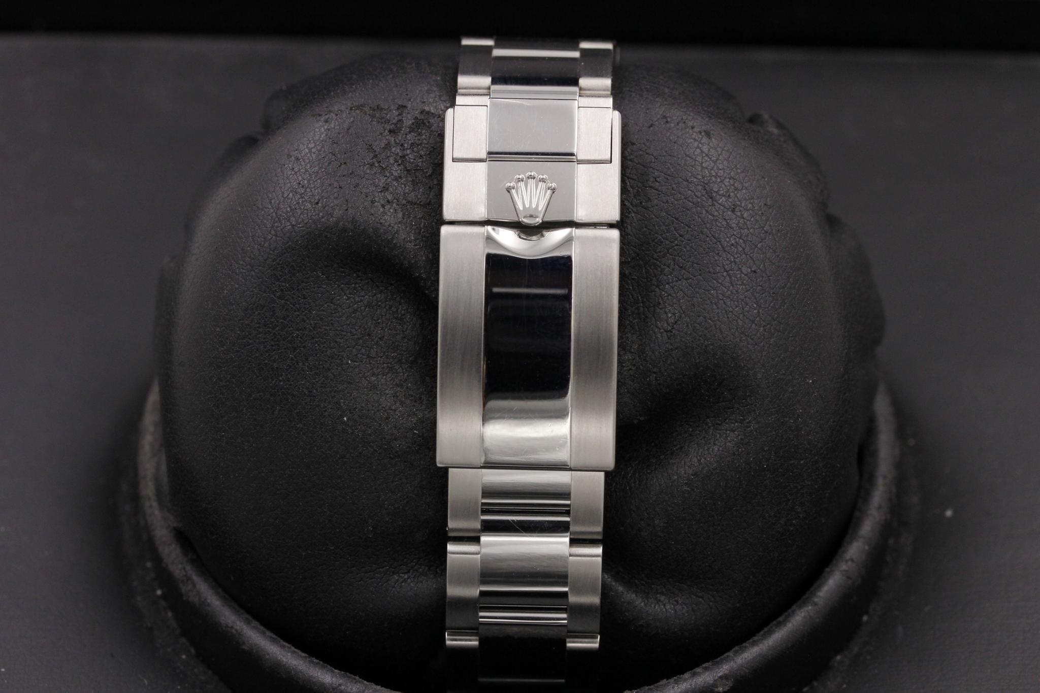Watch Image 8