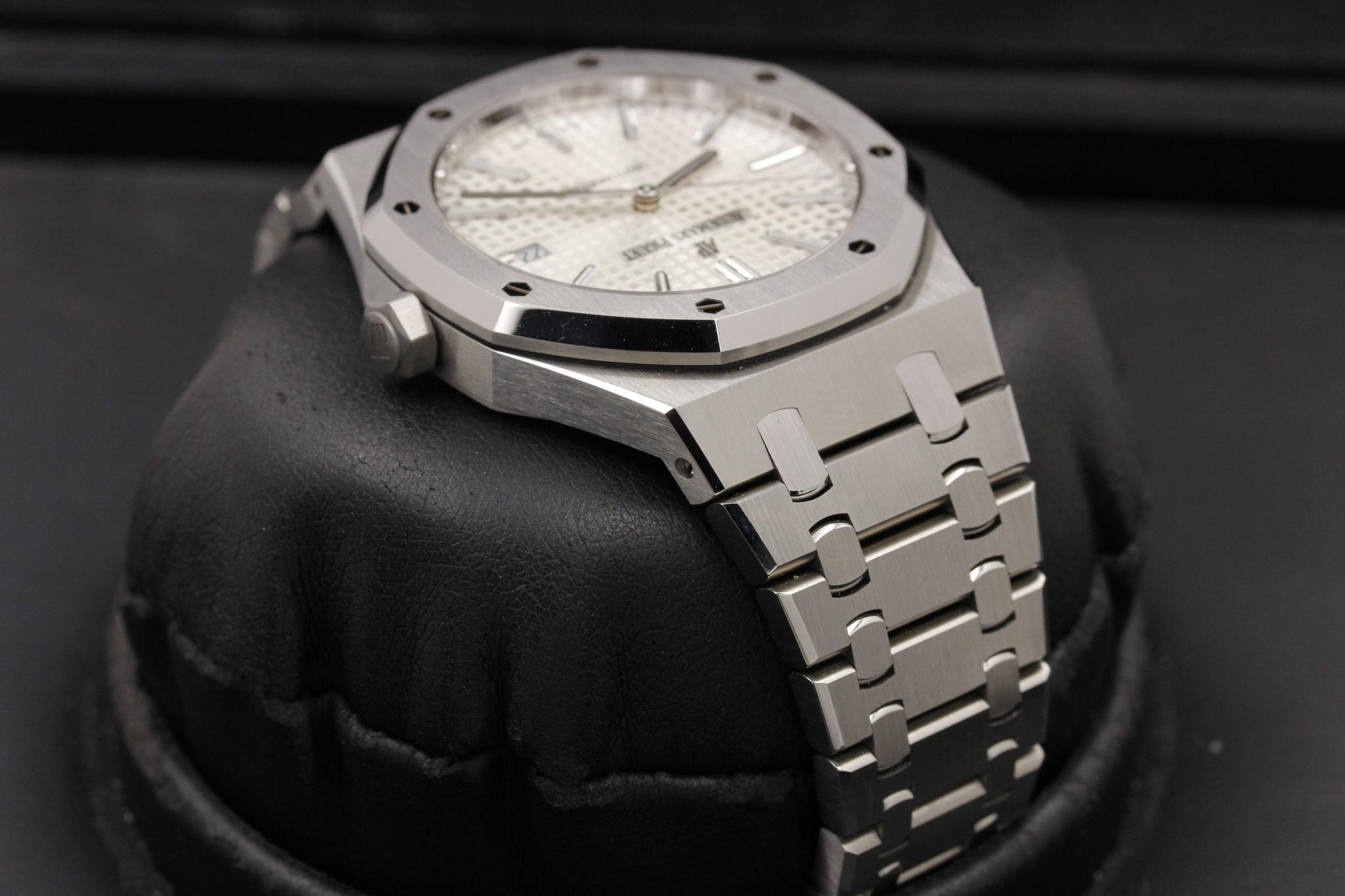 Watch Image 4