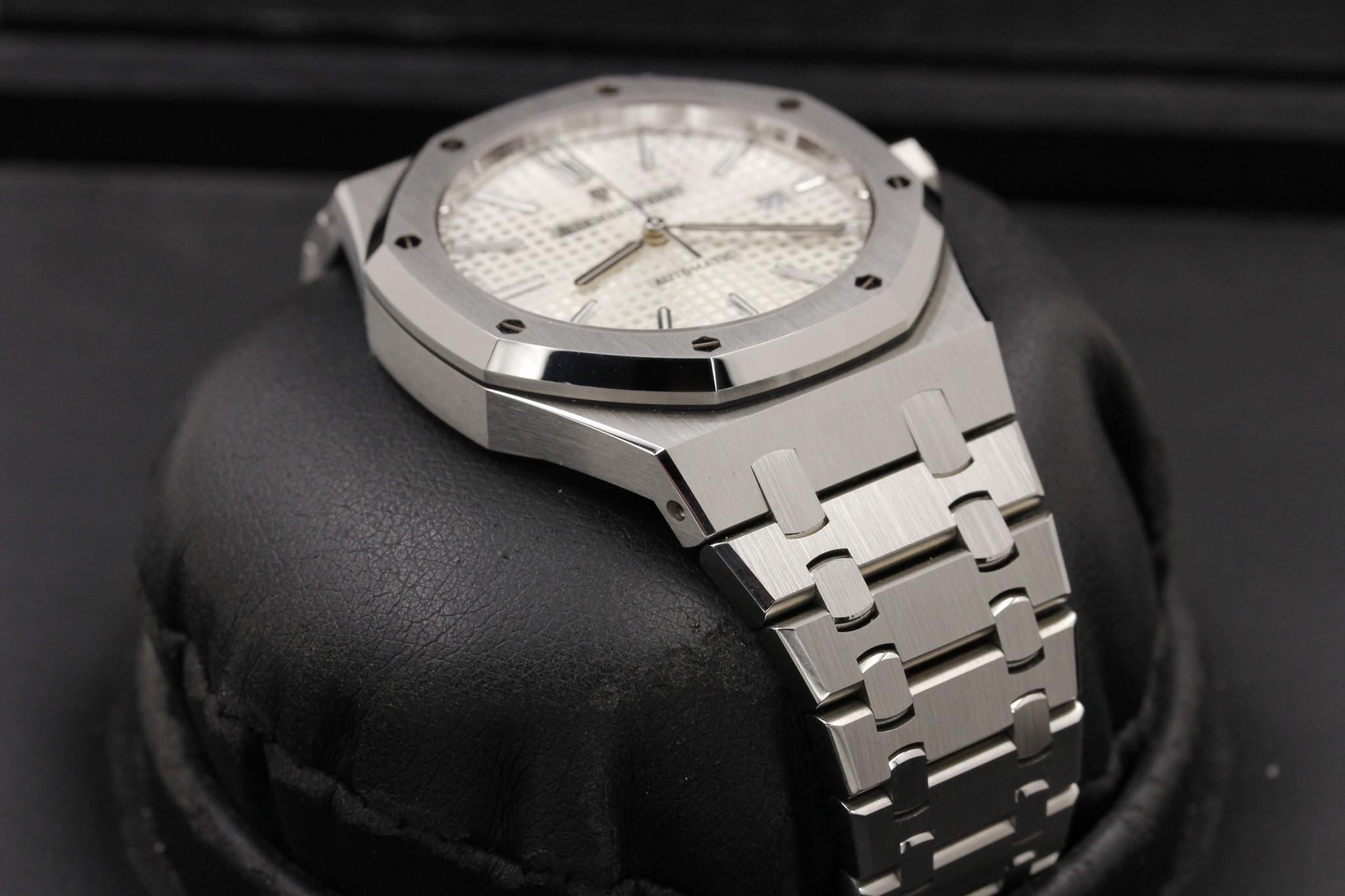 Watch Image 6