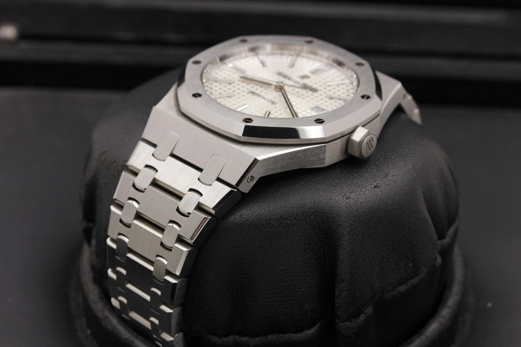 Watch Image 2