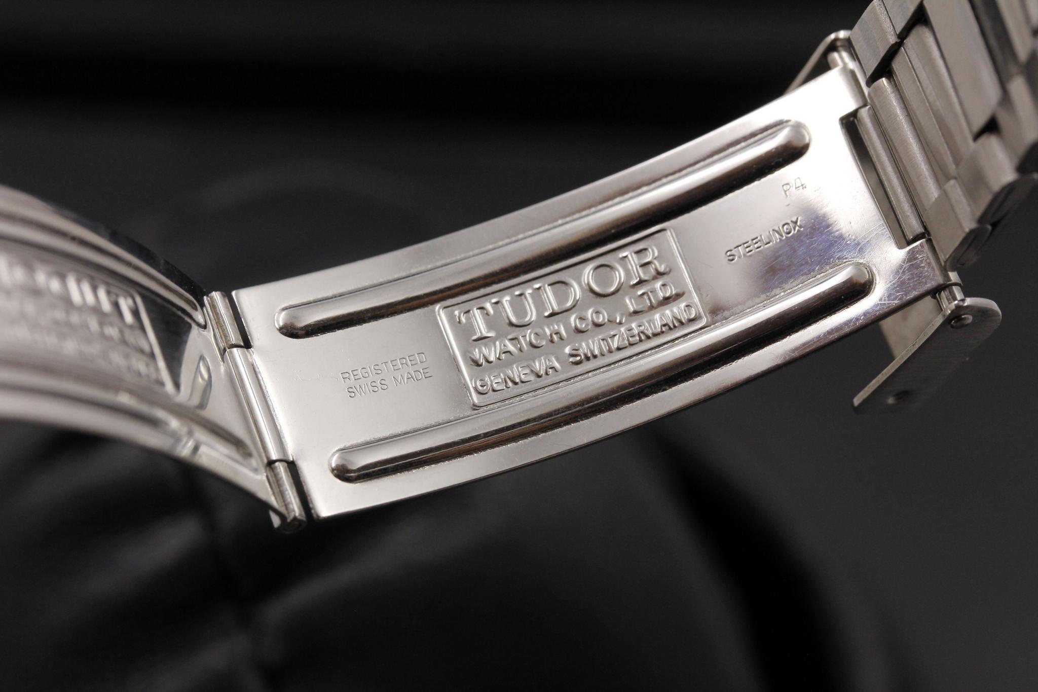 Watch Image 10