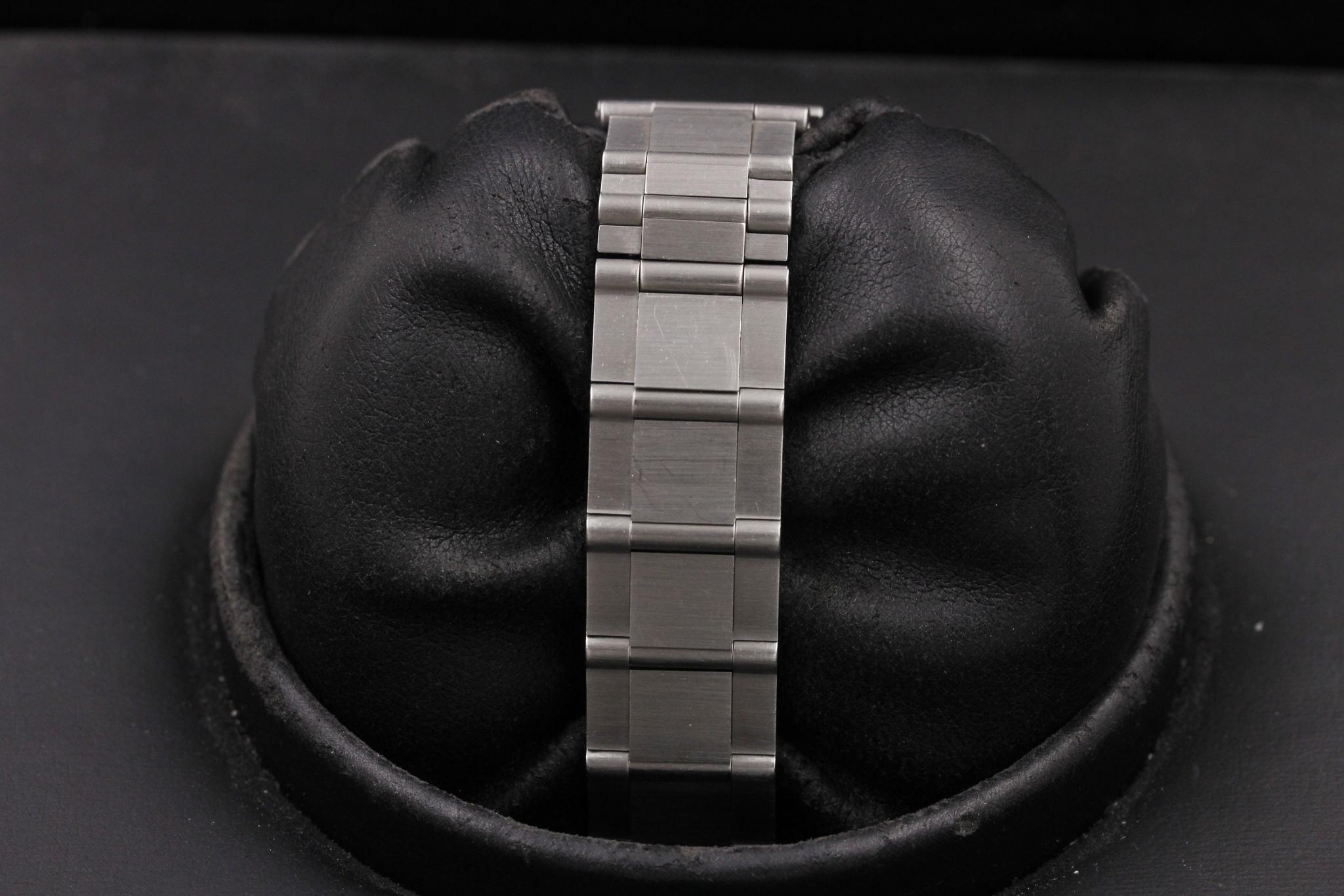 Watch Image 8