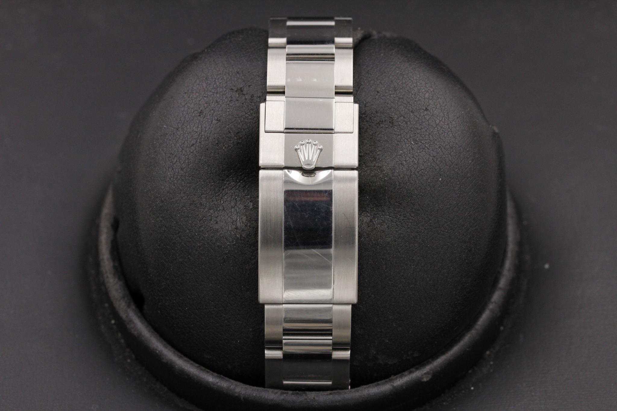 Watch Image 8