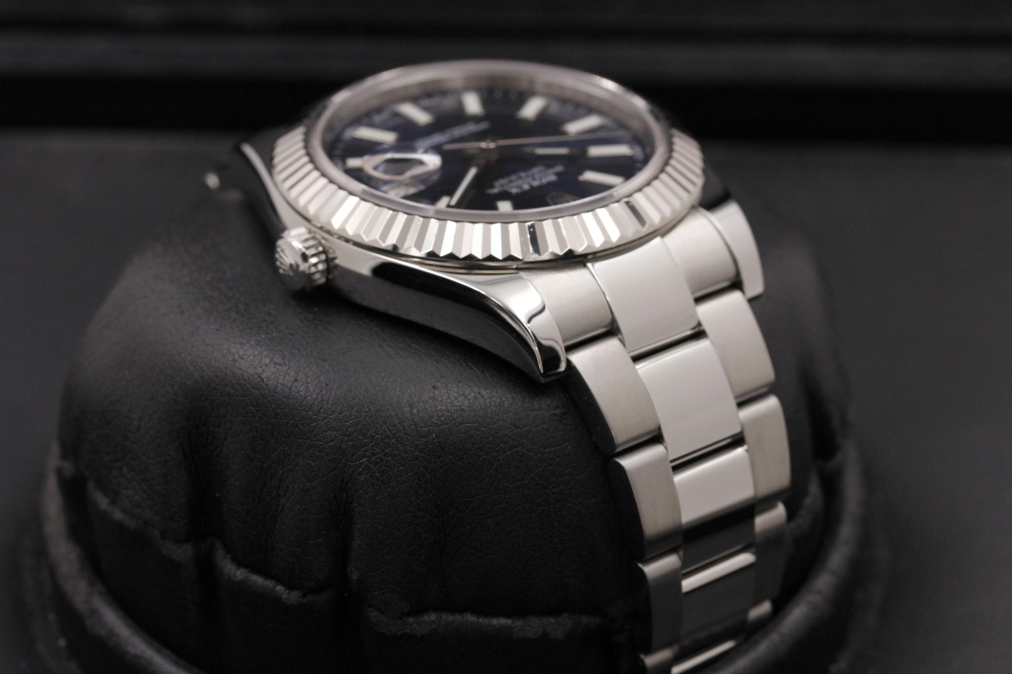Watch Image 4