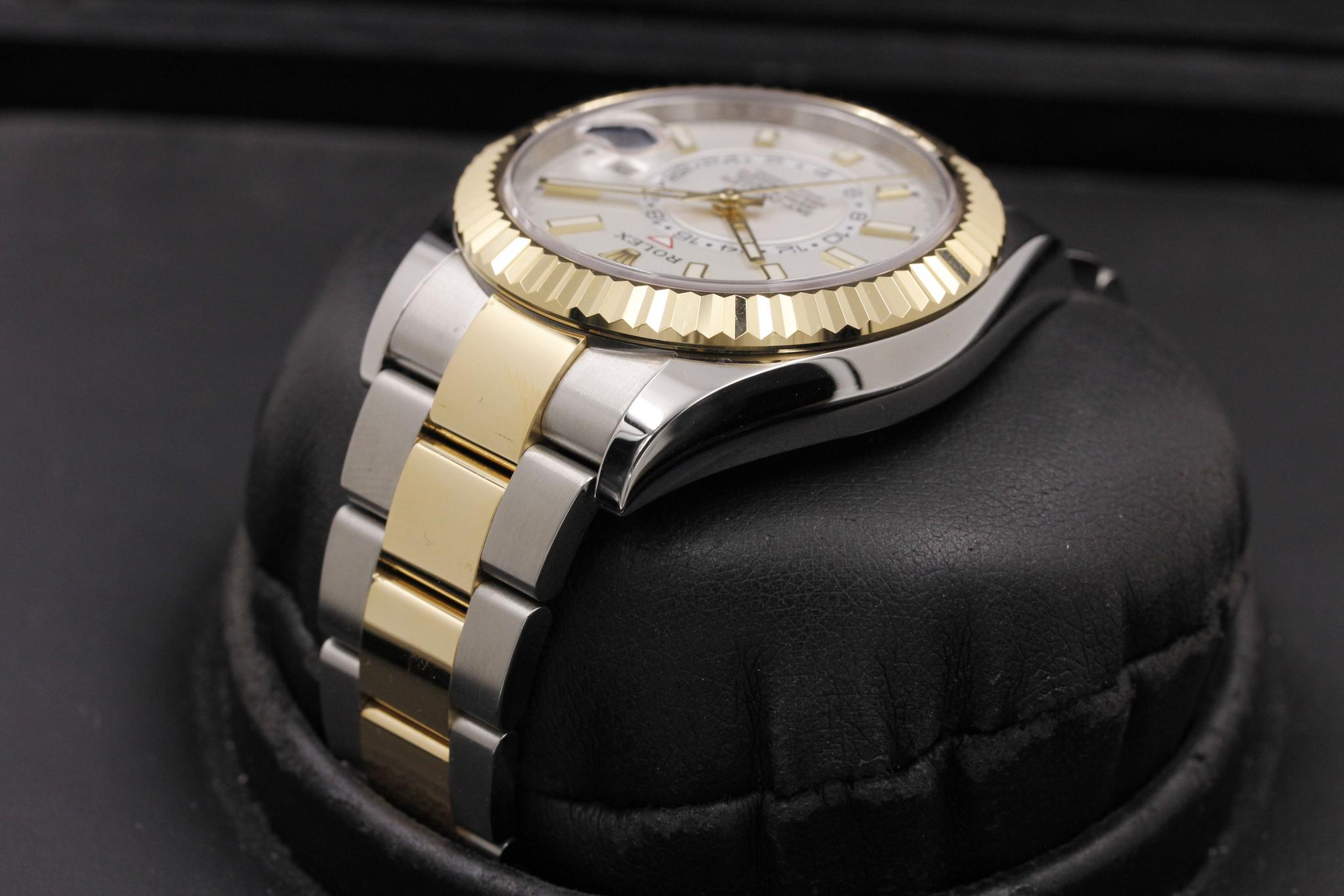 Watch Image 5