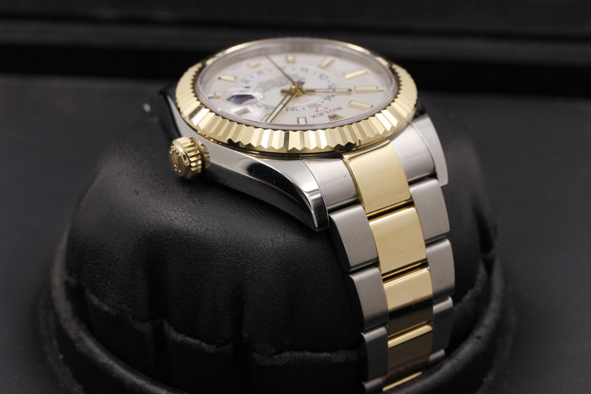 Watch Image 4