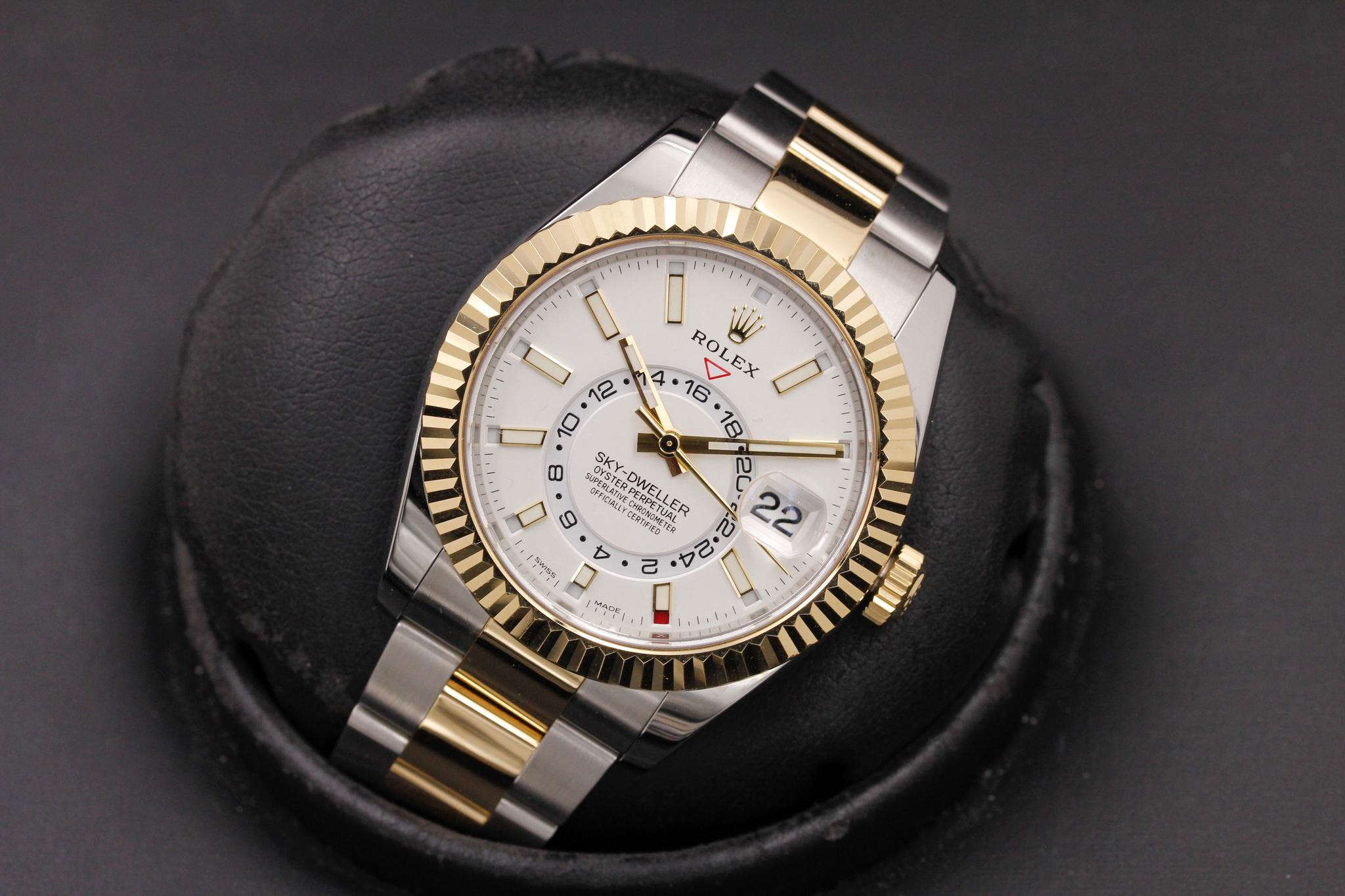 Watch Image 9