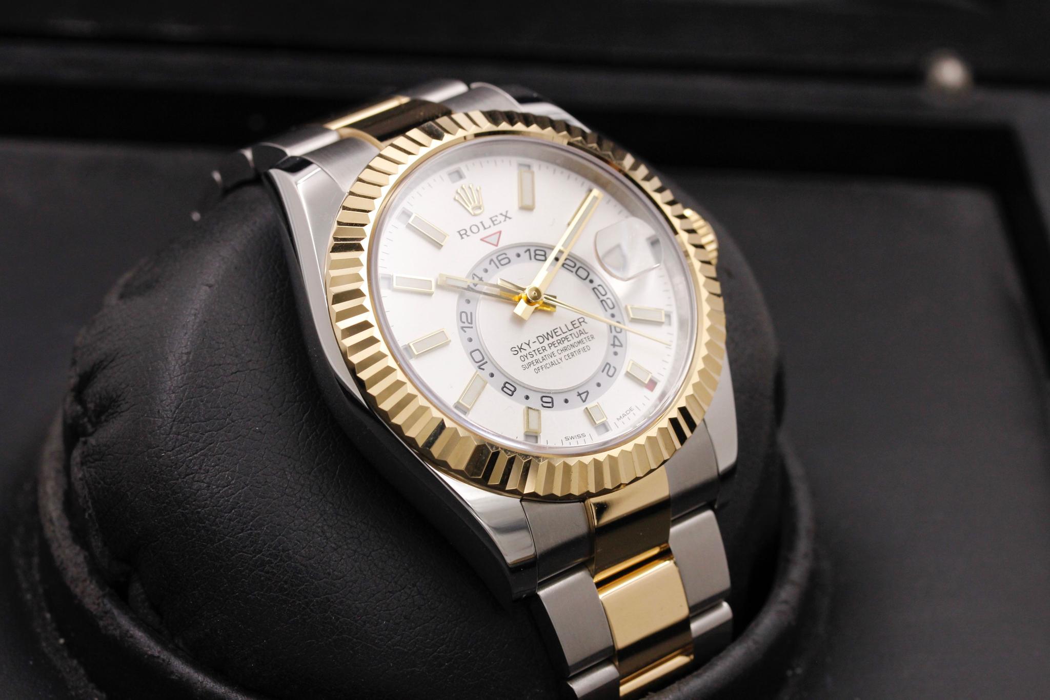 Watch Image 10