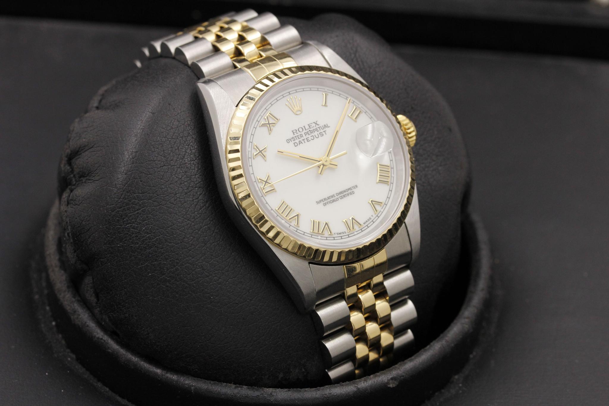Watch Image 12