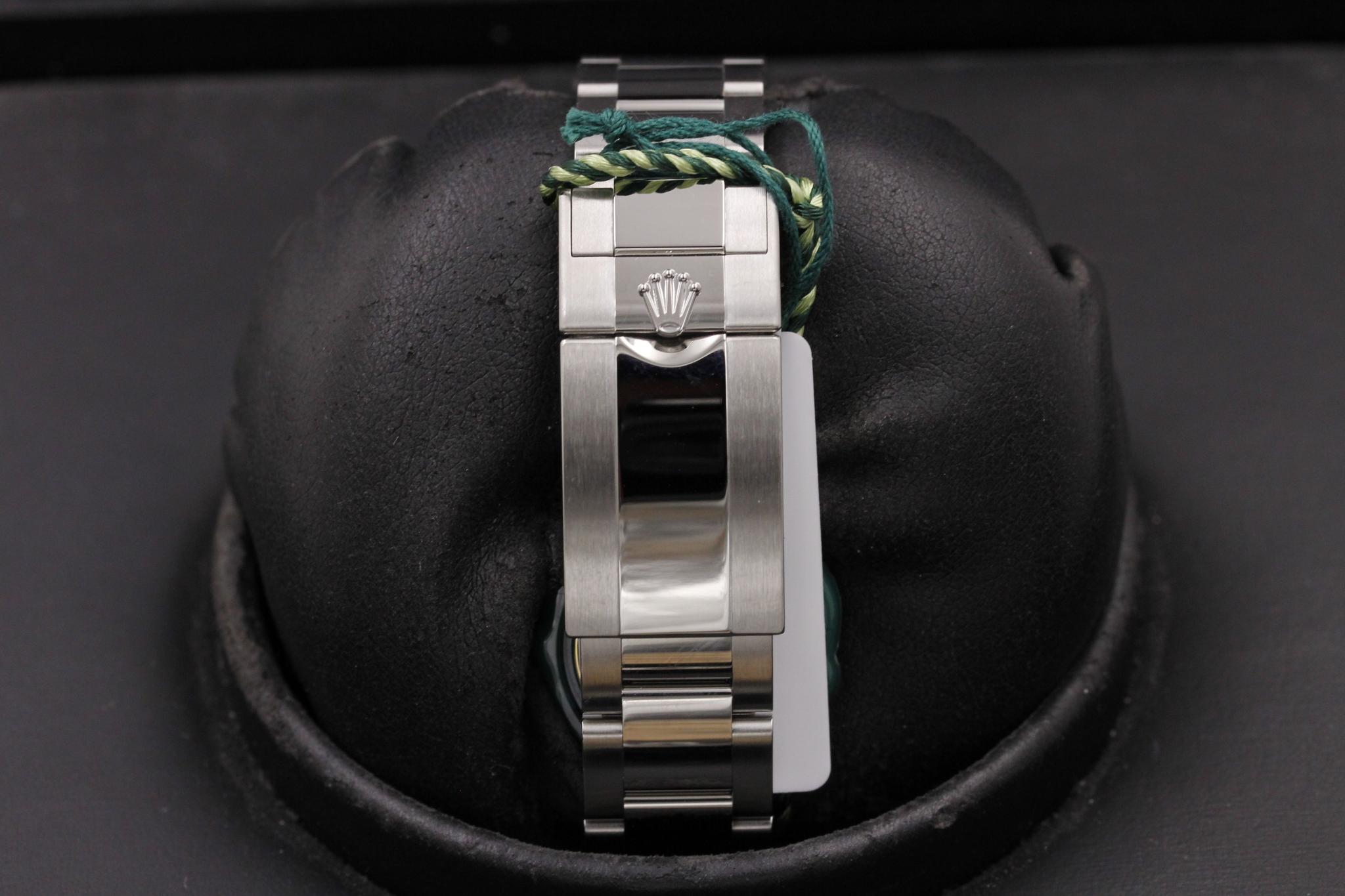 Watch Image 8