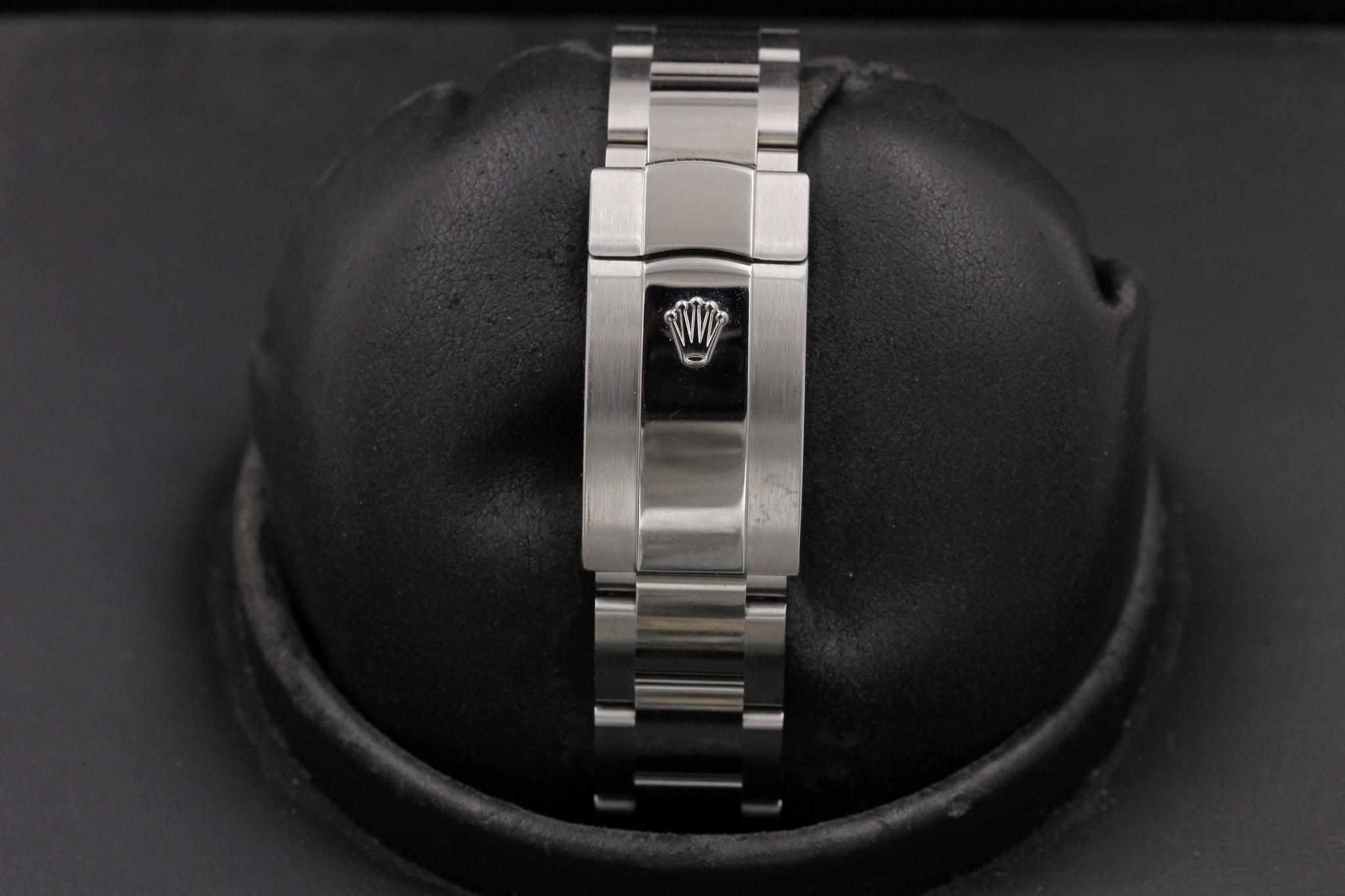 Watch Image 8