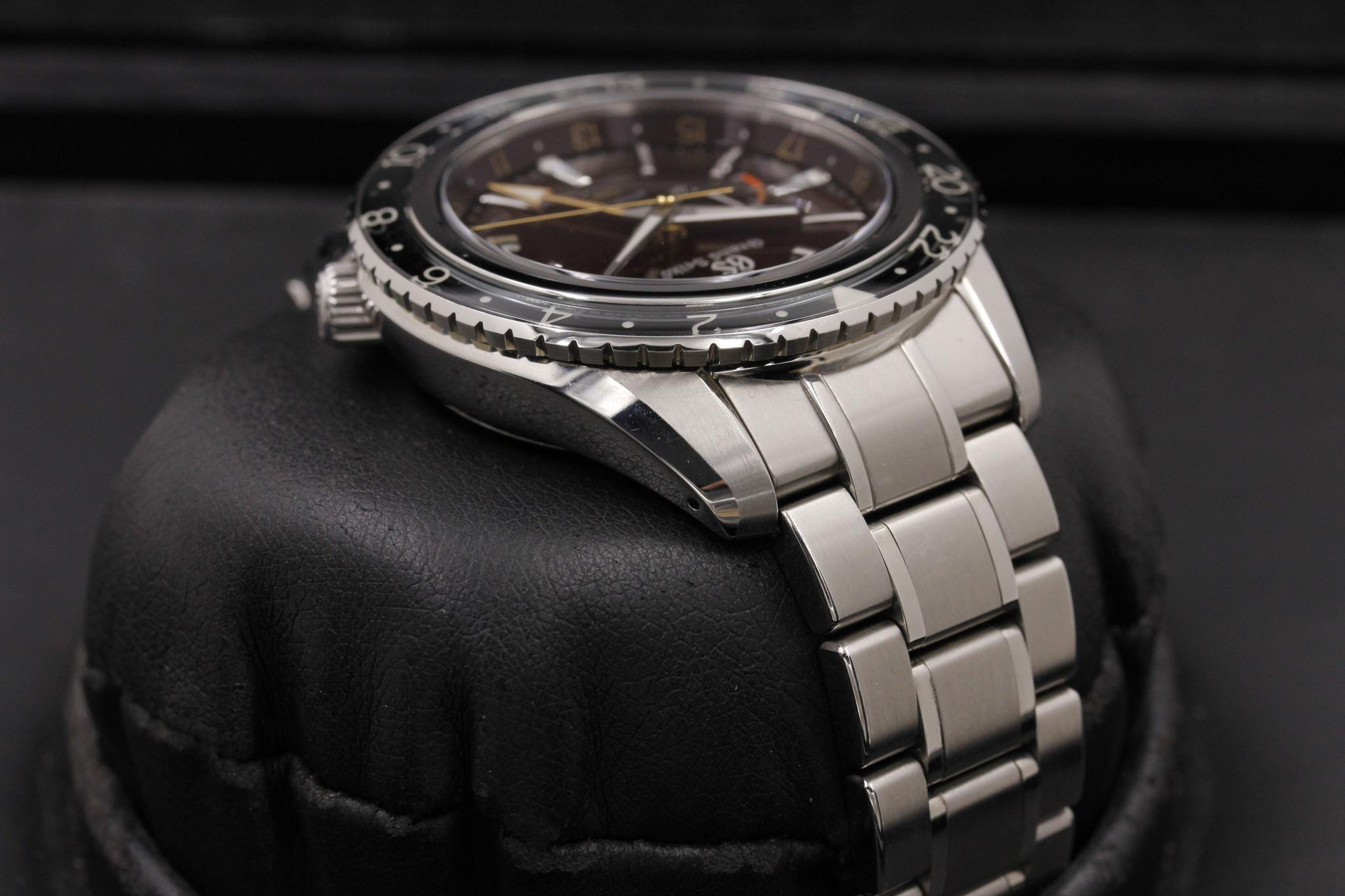 Watch Image 4