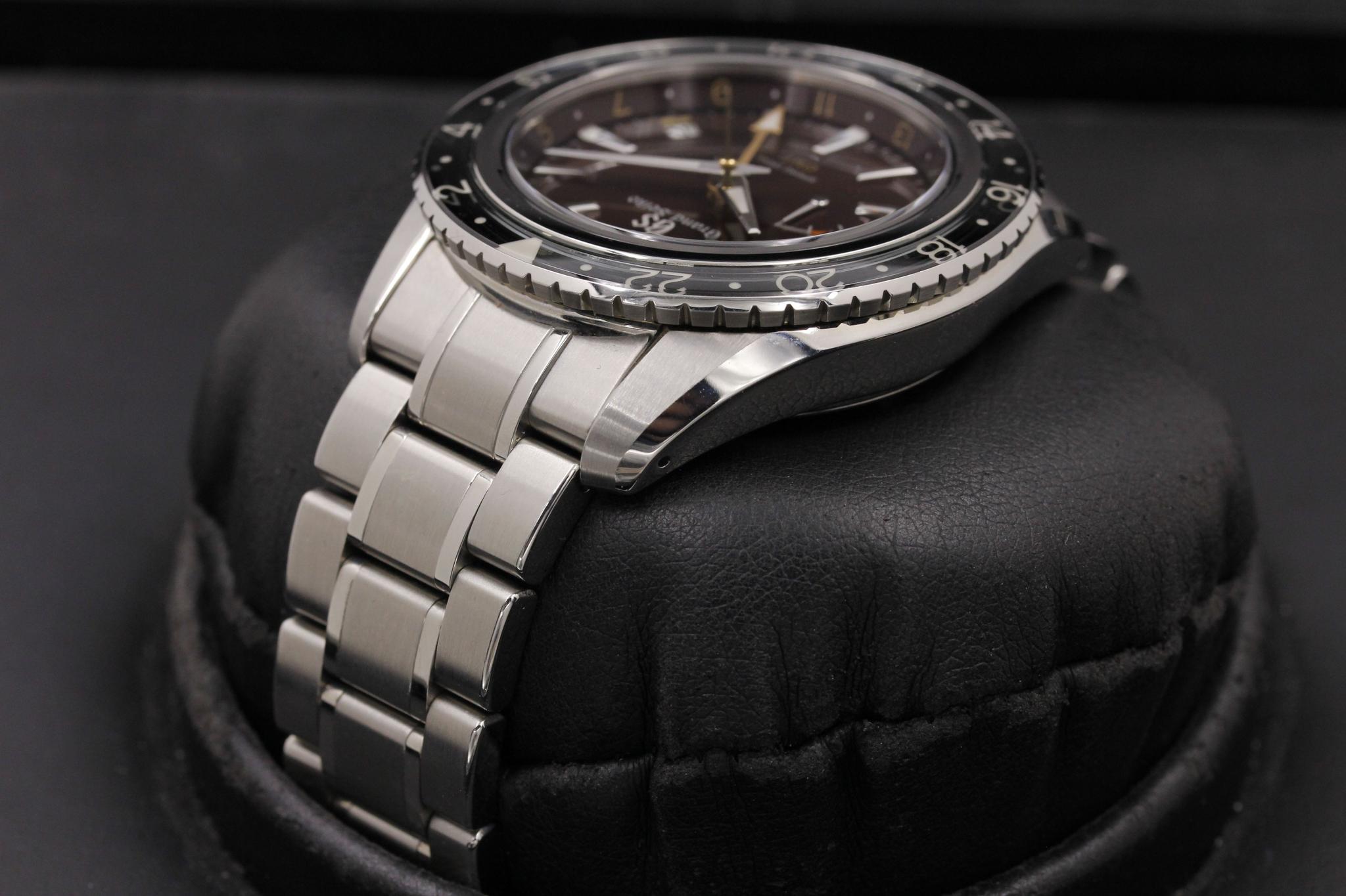 Watch Image 5