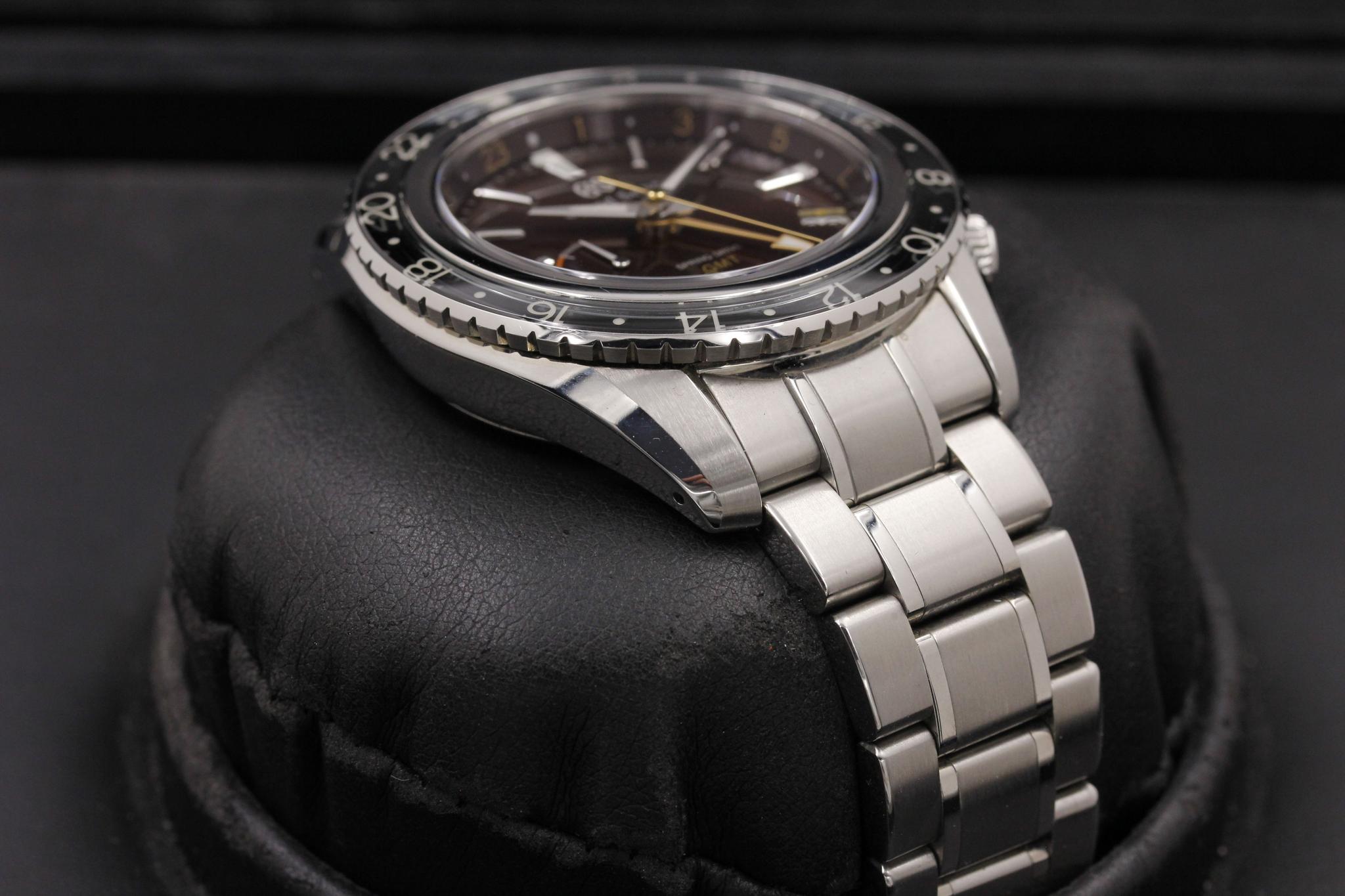 Watch Image 6