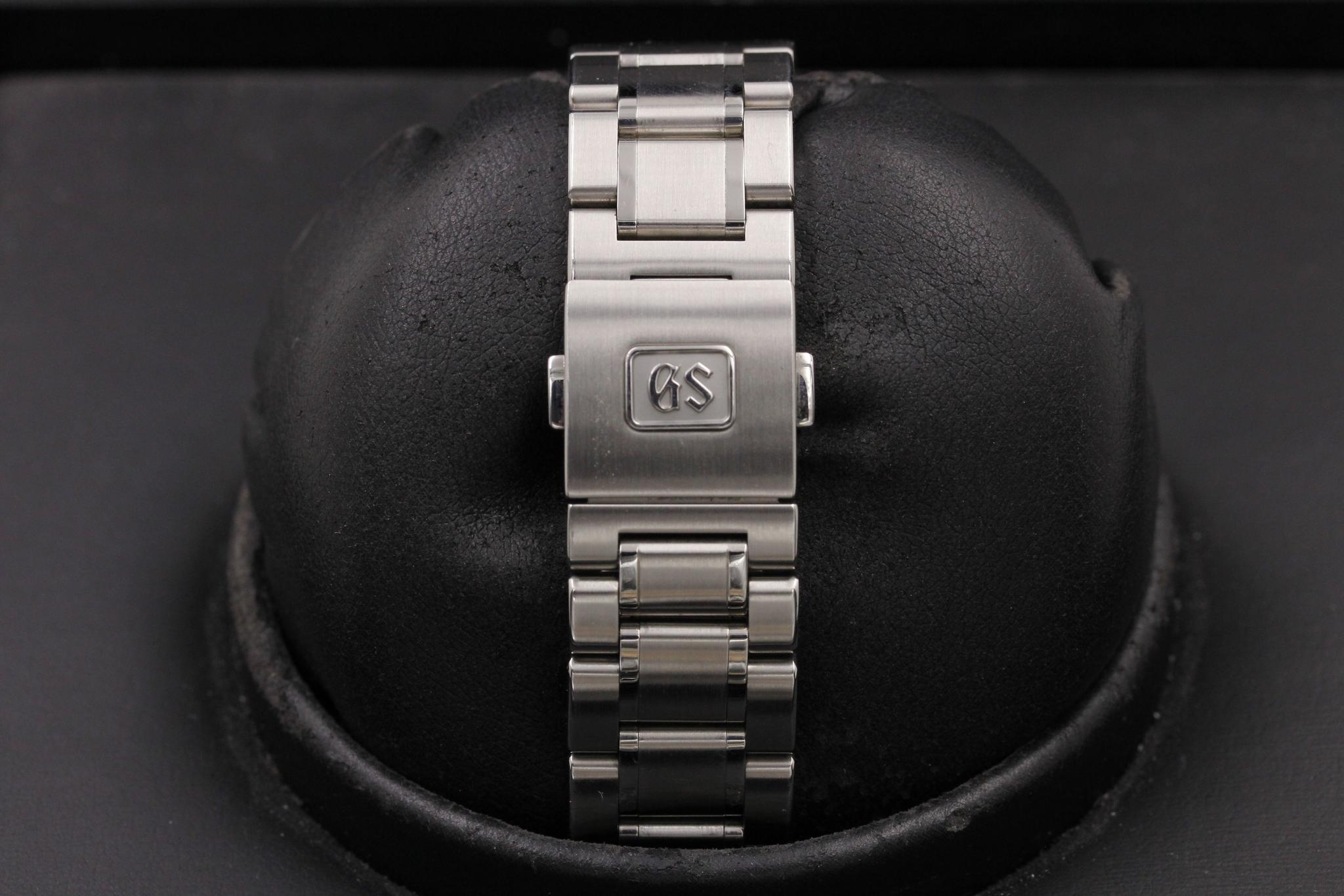Watch Image 8