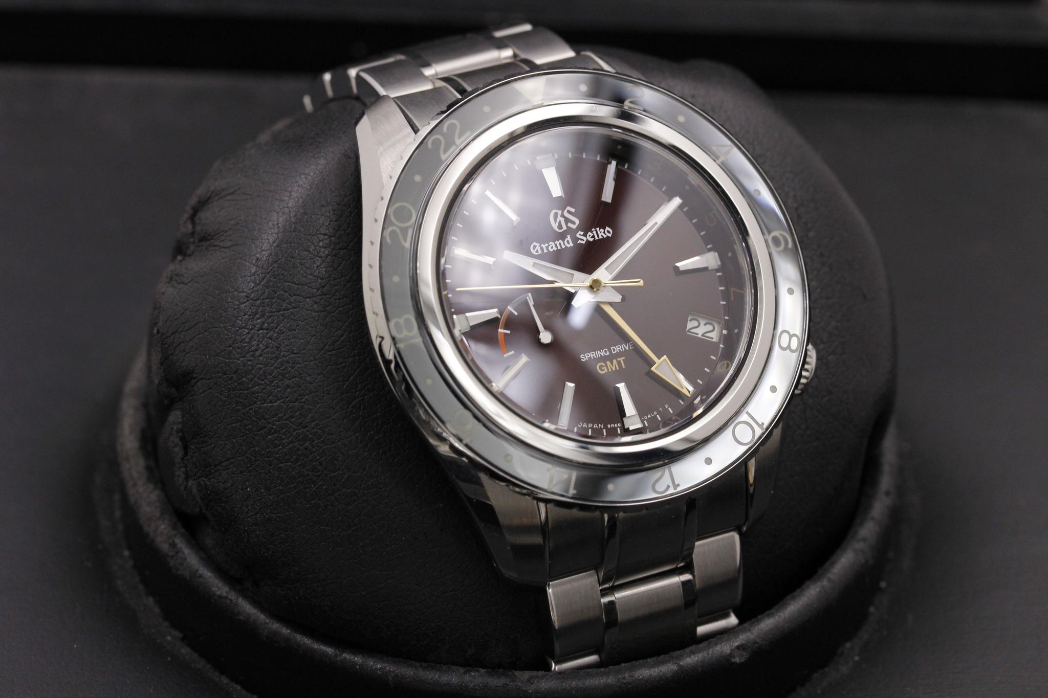 Watch Image 10